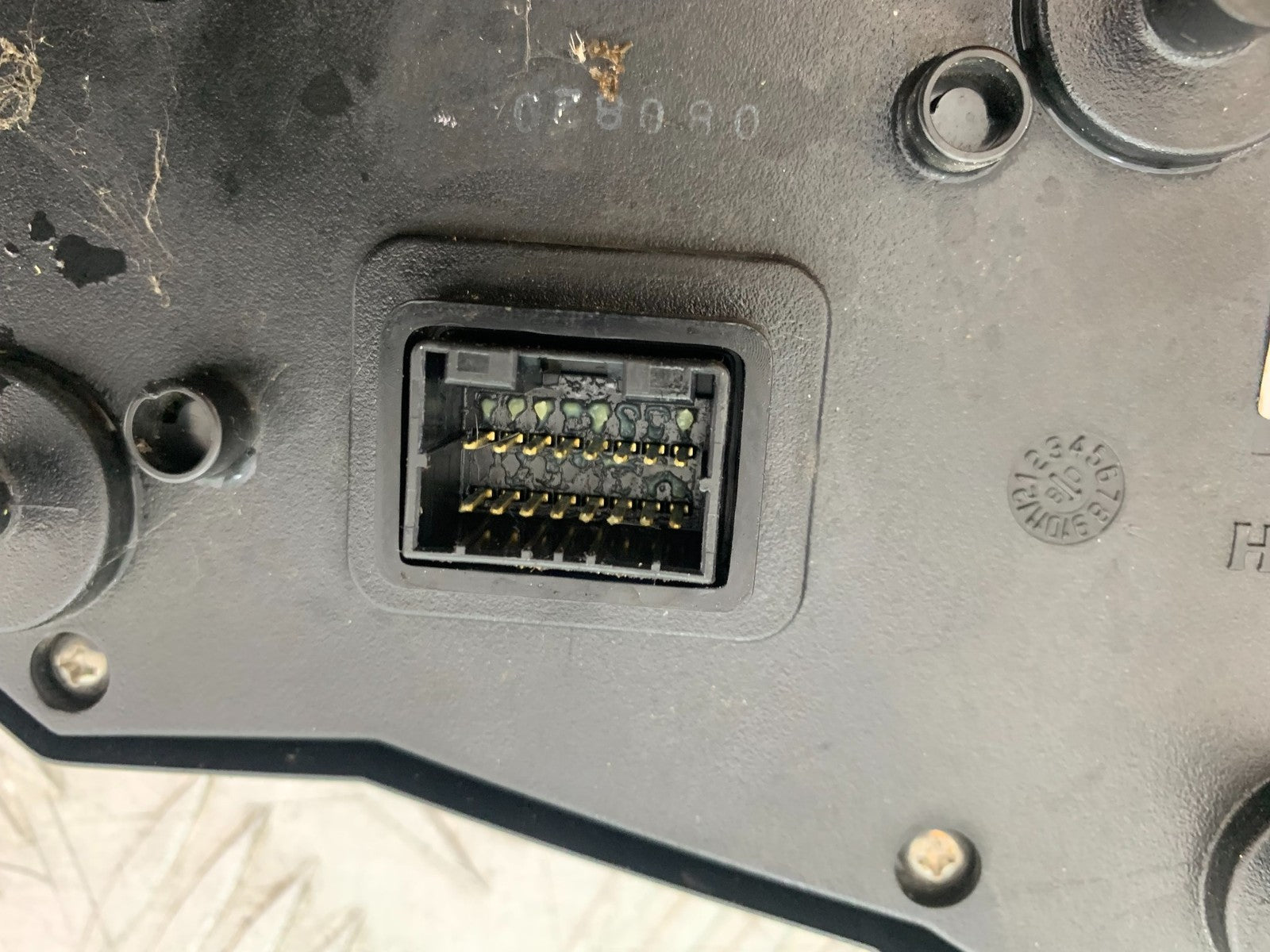 TRIUMPH SPEED TRIPLE R 1050 CLOCKS SPEEDO DASH 2009 (CMB1183)