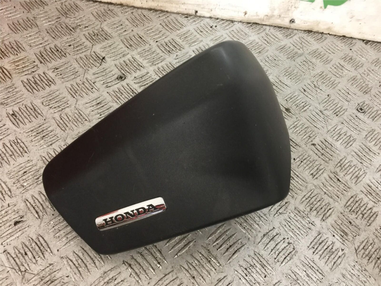 HONDA VT750 SHADOW PHANTOM RIGHT SEAT PANEL YEAR 2014 (STOCK 761)
