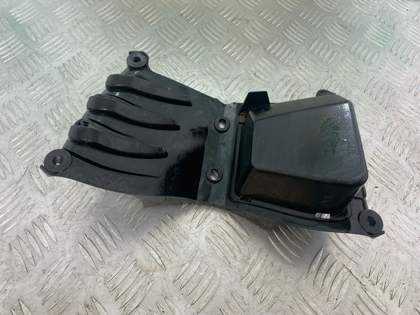 YAMAHA XT125 X XT 125 X INNER INFILL PANEL  2005-2011 (CMB1097)