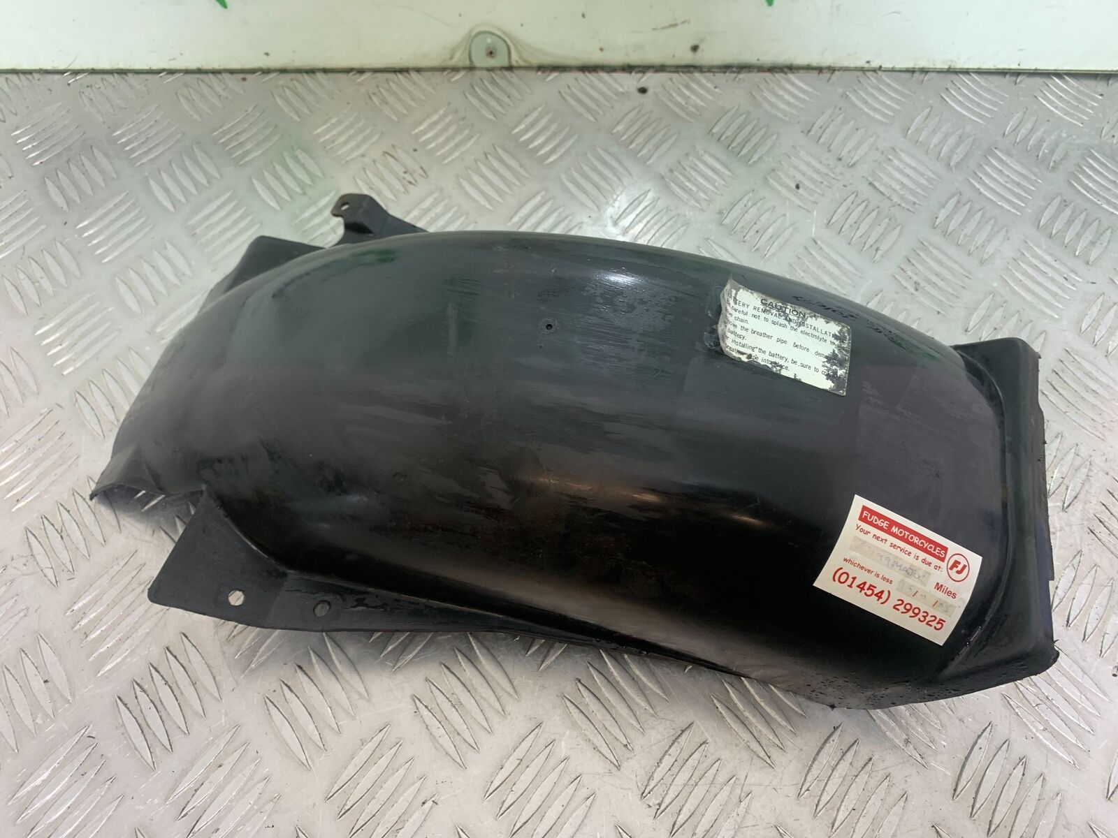 YAMAHA FJ1100 FJ 1100 INNER MUDGUARD  YEAR 1984-1985 (CMB1101)