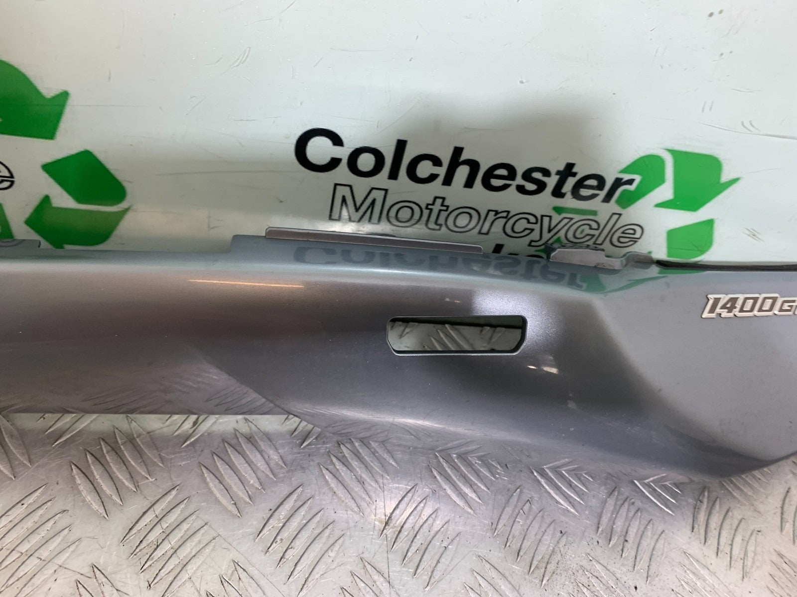 KAWASAKI GTR1400 GTR 1400 RIGHT SEAT PANEL  YEAR 2007-2009 (CMB1306)