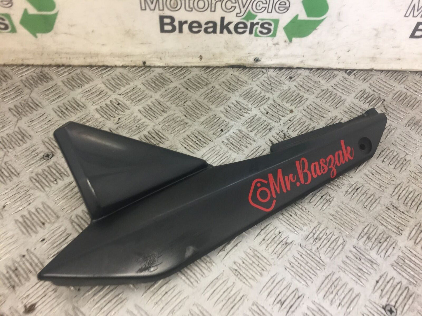 SUZUKI GSF1250 LEFT SIDE PANEL YEAR 2012-2014 (STOCK 650)