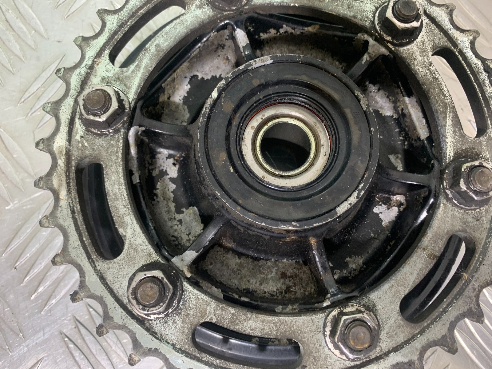 YAMAHA XJR1300 XJR 1300 SPROCKET CARRIER YEAR  1999-2003 (CMB1119)