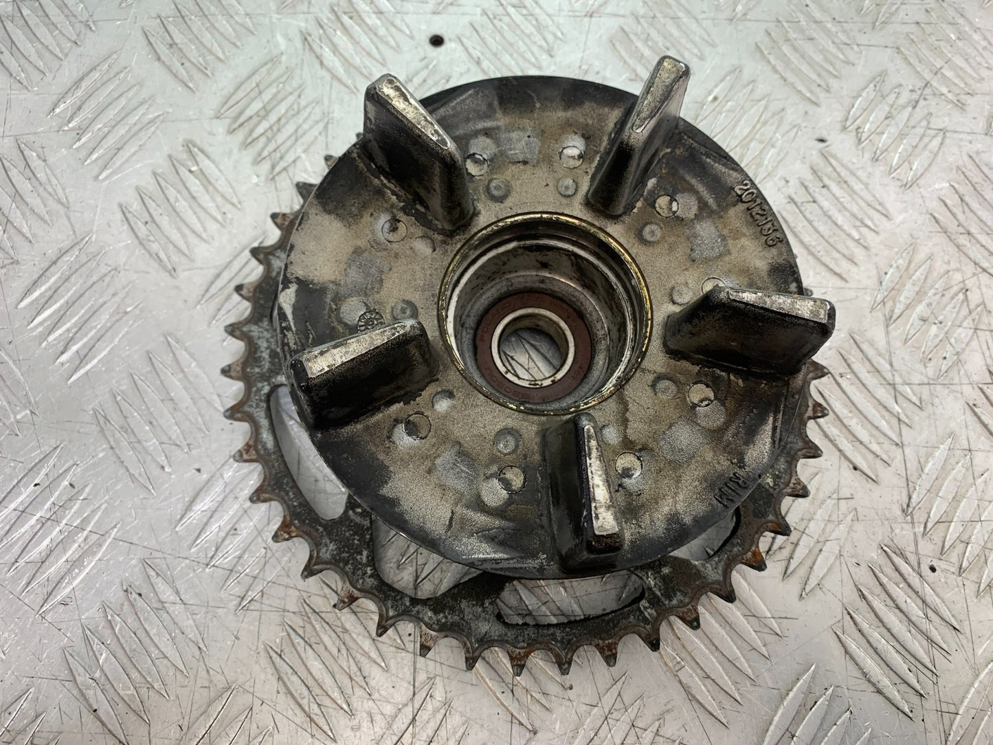 TRIUMPH 955i DAYTONA REAR SPROCKET CARRIER  YEAR 2002-2006 (CMB1229)