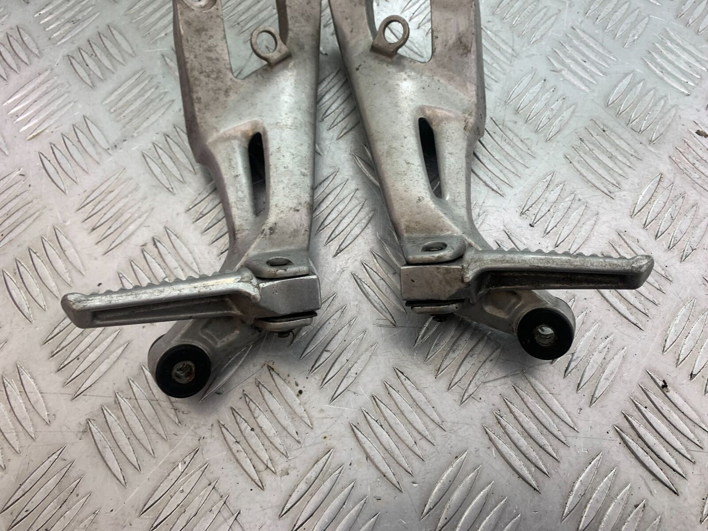 HONDA CBR1100 BLACKBIRD REAR HANGERS  YEAR 1999-2005 (CMB1103)