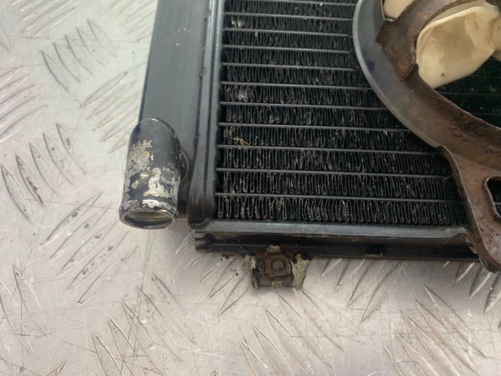 KAWASAKI GPZ600 GPZ 600 RADIATOR AND FAN  YEAR 1988-90 (CMB1258)