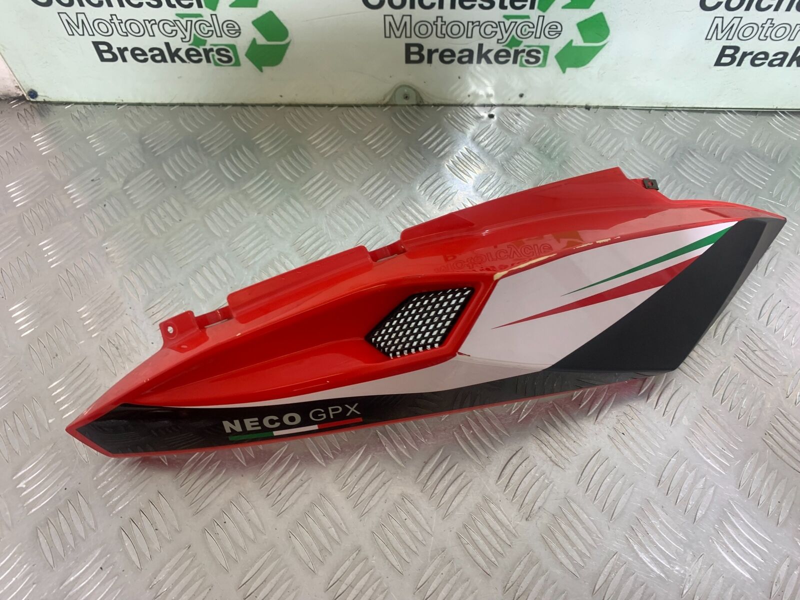 NECO GPX125 RIGHT SEAT PANEL YEAR 2016-2021(CMB1052)