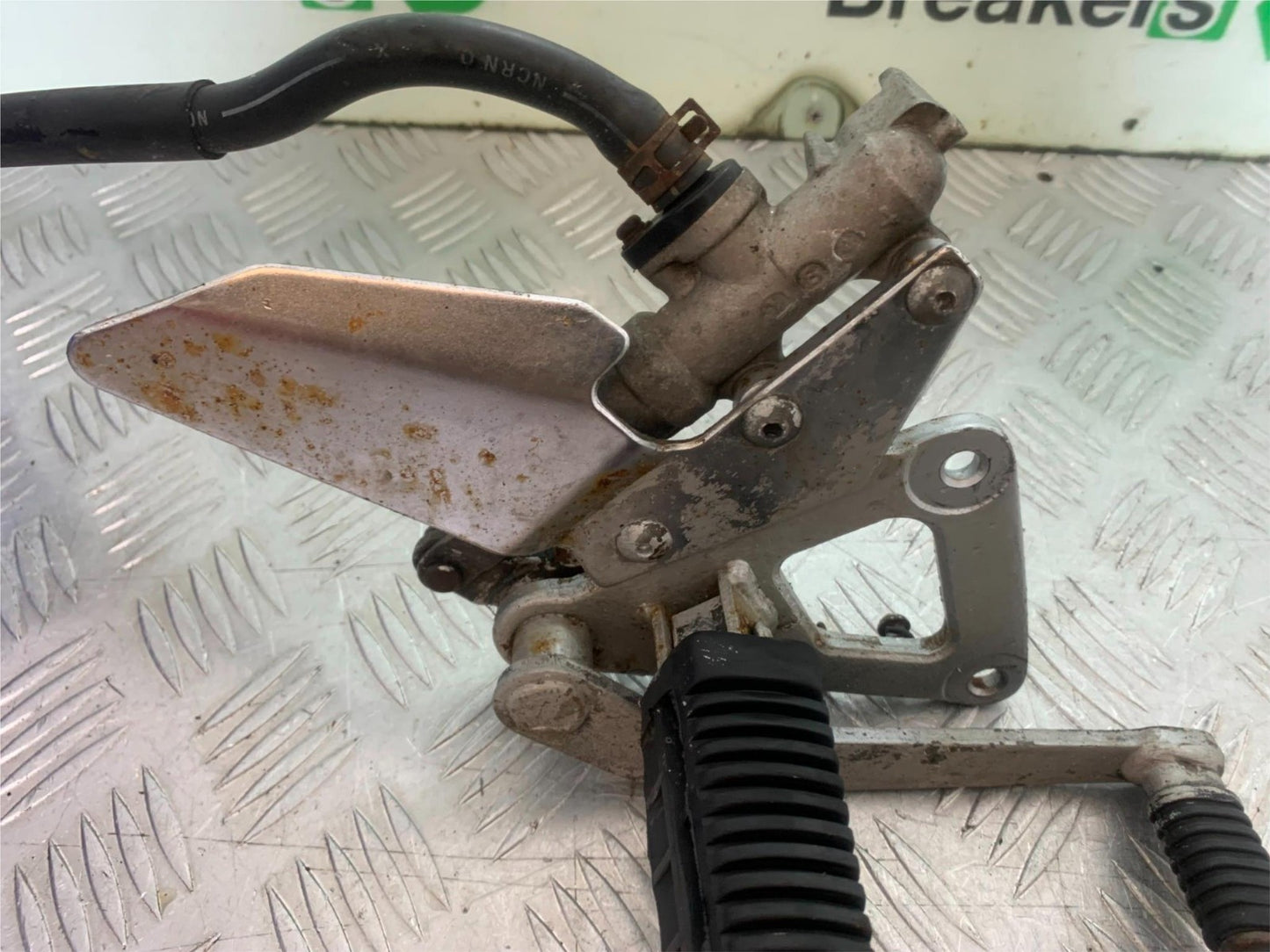 SUZUKI GS500 GS 500 FRONT RIGHT HANGER YEAR 2001-2008 (CMB1254)