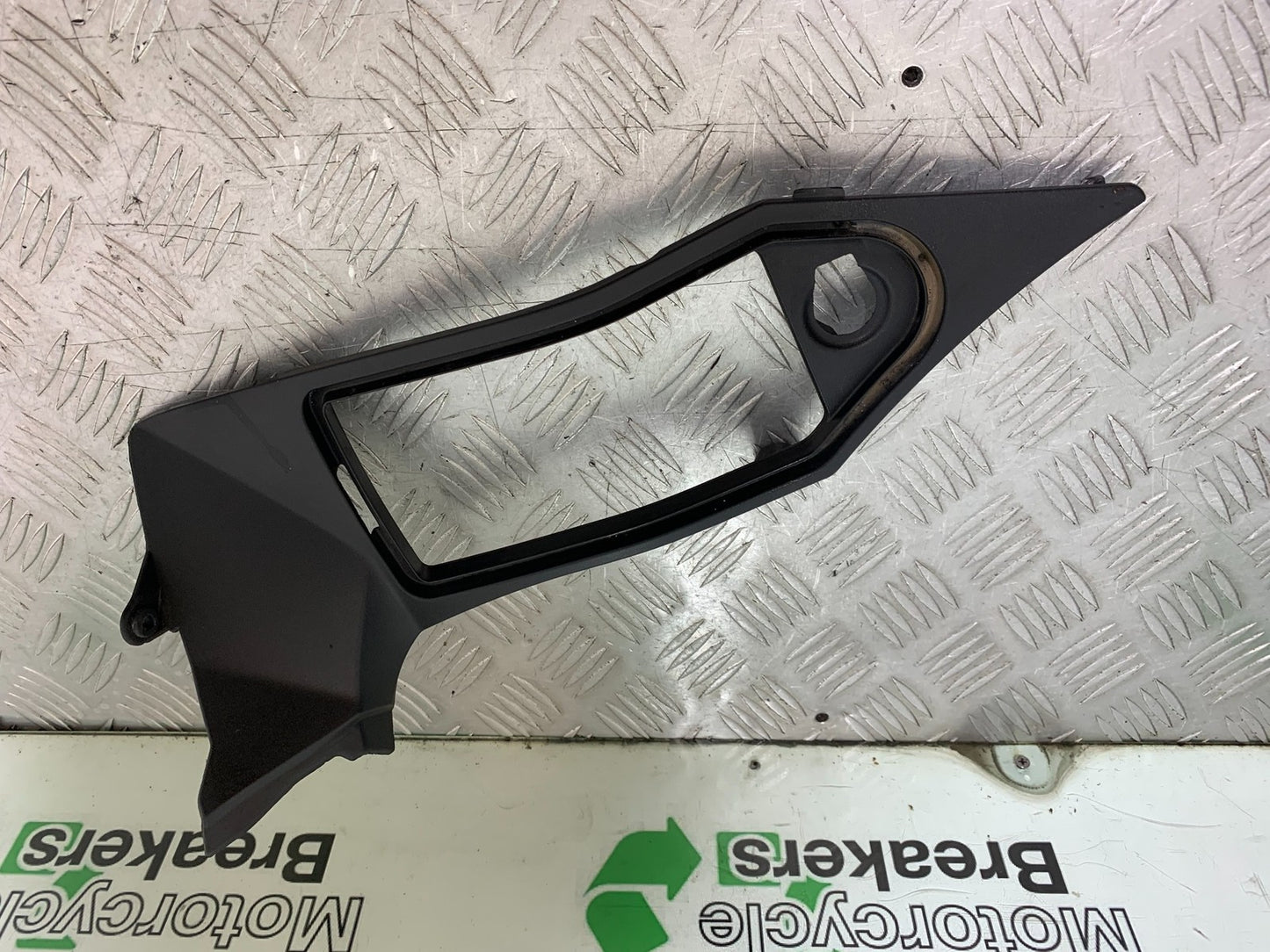 TRIUMPH 1050 SPRINT GT RIGHT SIDE INFILL YEAR 2010-2016 (CMB1250)