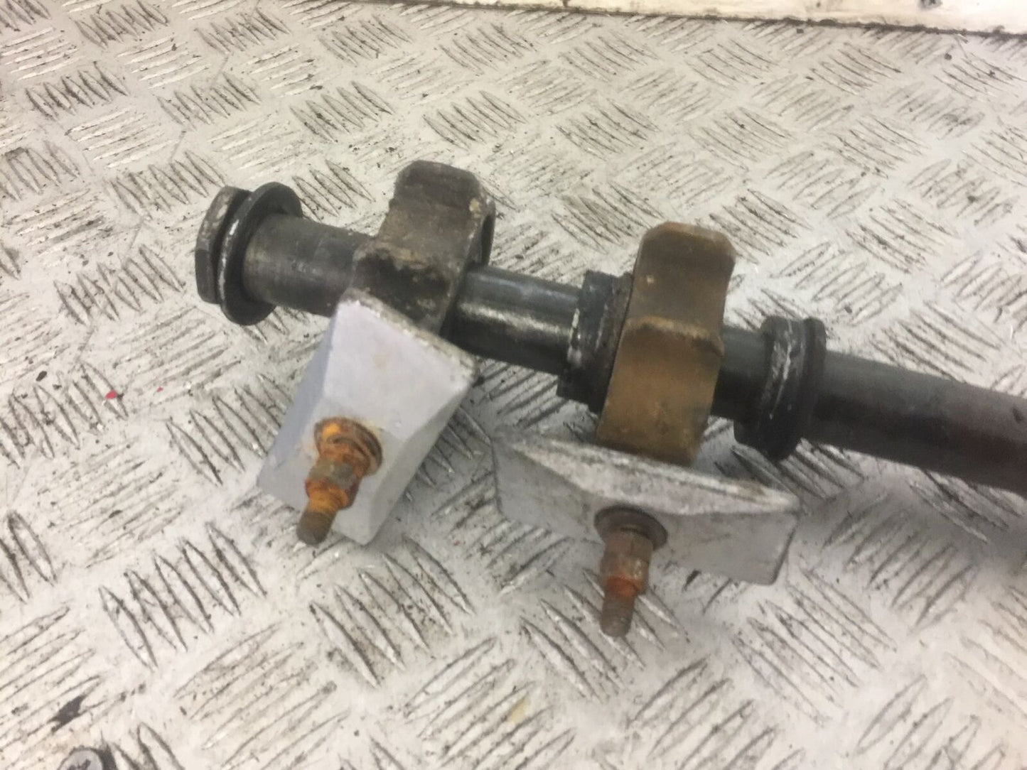 YAMAHA FZ6 REAR WHEEL SPINDLE  YEAR 2004 (STOCK 693)