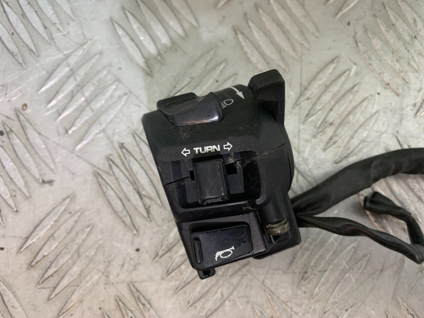HONDA NT650 V DEAUVILLE LEFT SWITCH GEAR   YEAR 1998-01(CMB1320)