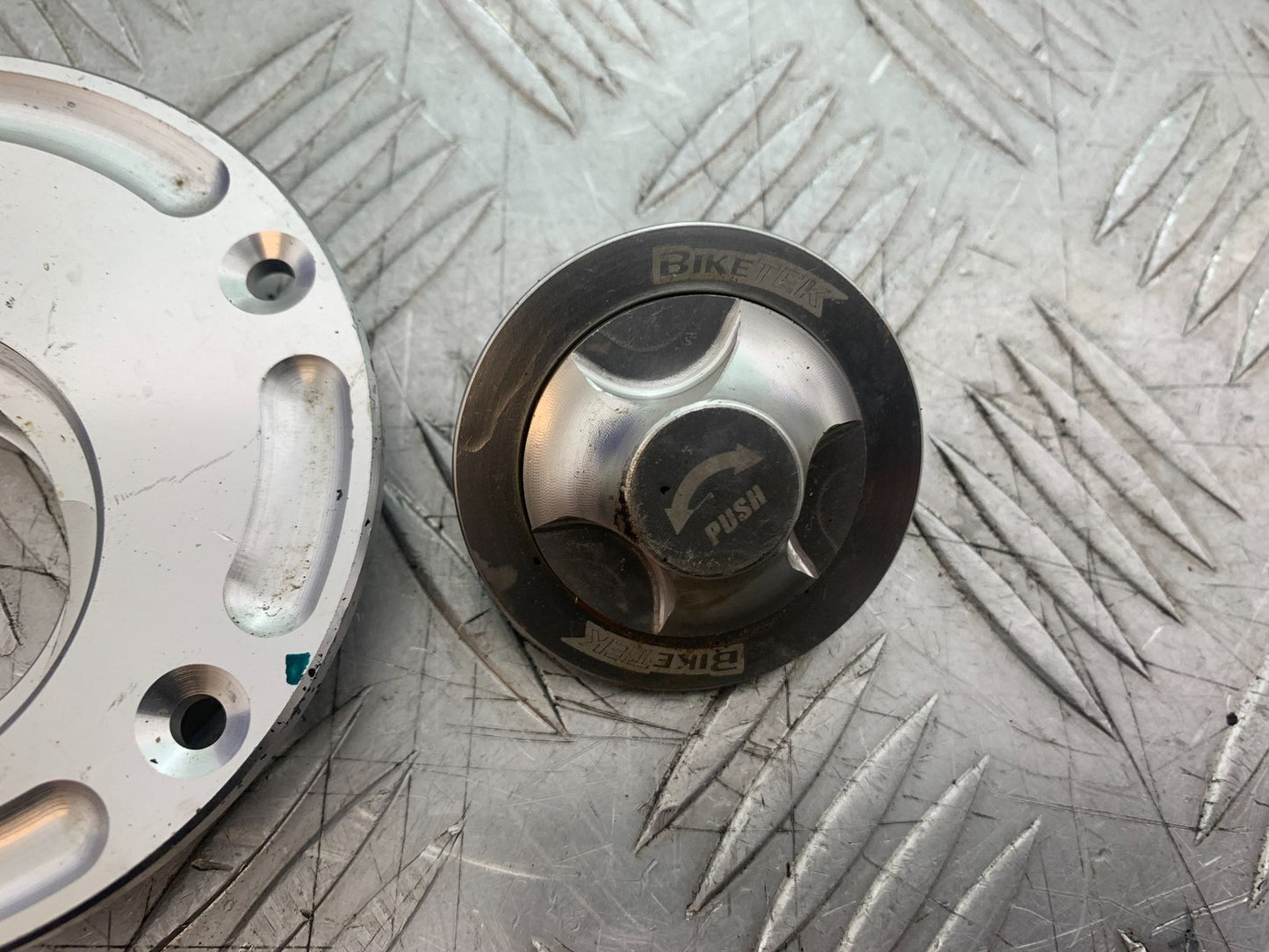 DUCATI 996 SPS 748 916 998 PETROL CAP  1999-2000 (CMB1209)