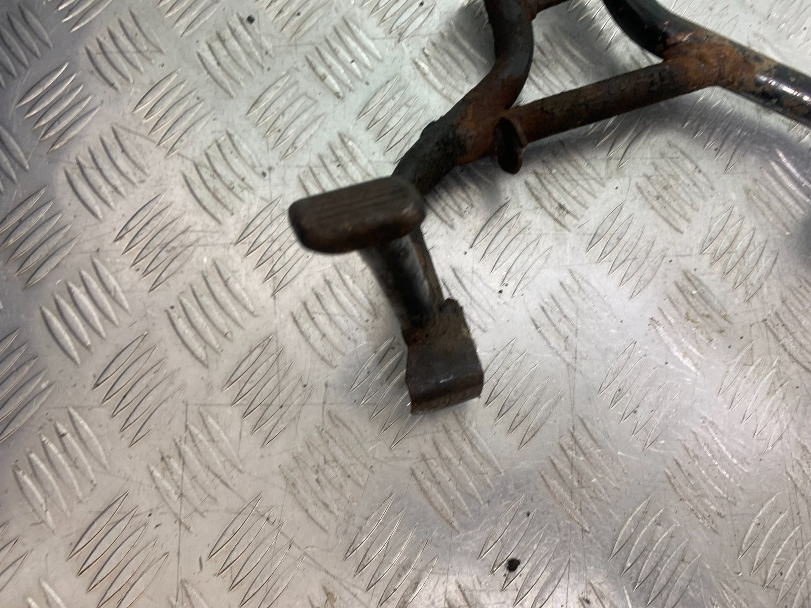 SUZUKI GSF600 GSF 600 BANDIT CENTER STAND   2000-2004 (CMB1269)