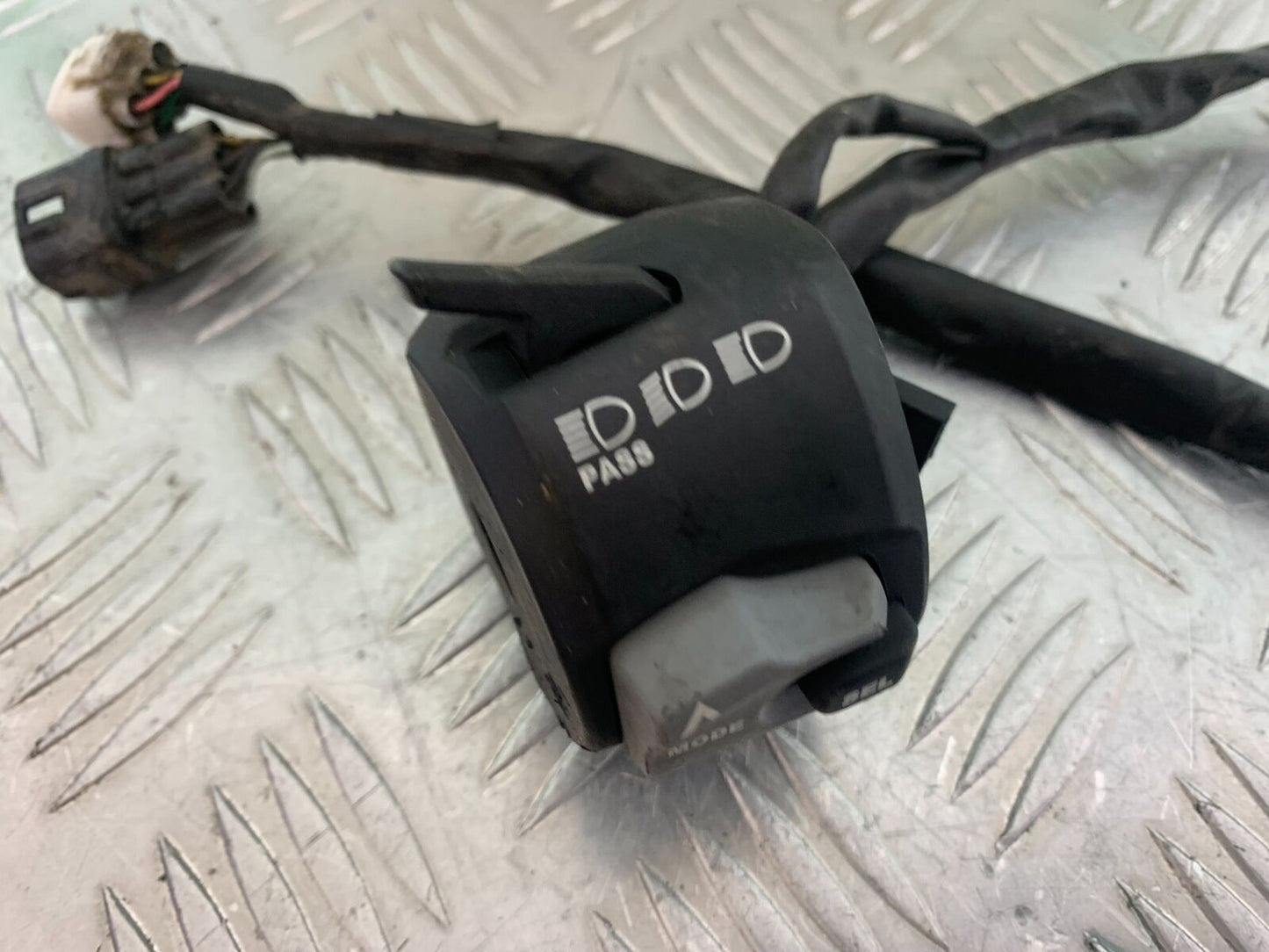 SUZUKI DL 650 V-STROM LEFT SWITCH GEAR  YEAR 2020 (CMB1117)