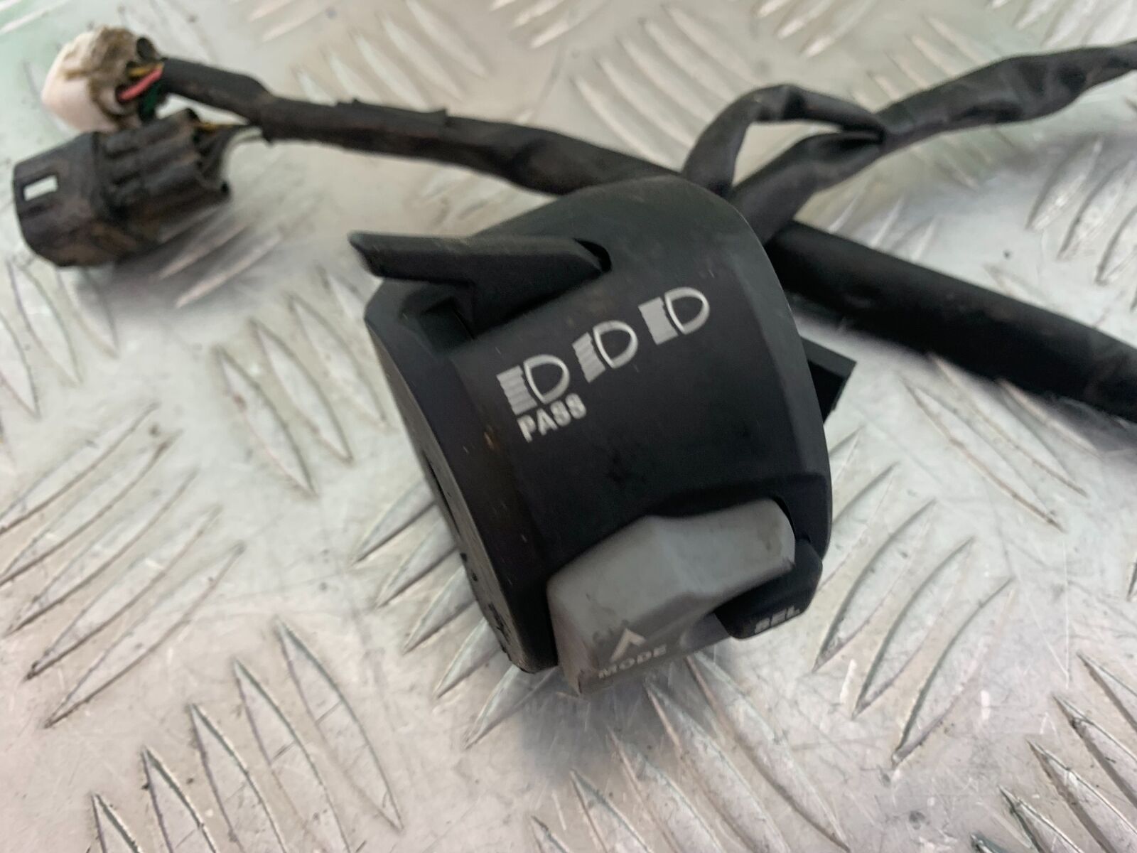 SUZUKI DL 650 V-STROM LEFT SWITCH GEAR  YEAR 2020 (CMB1117)