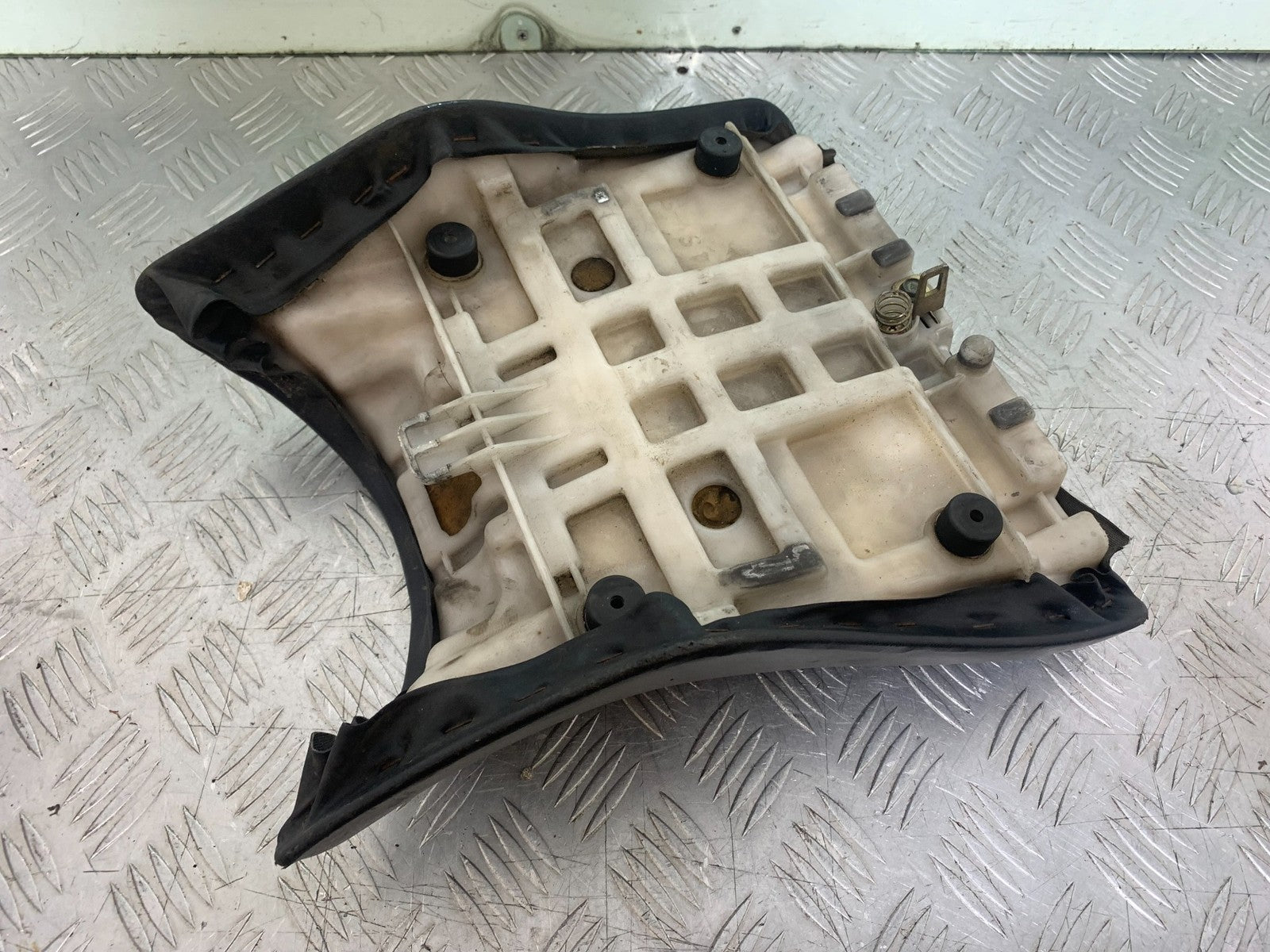 YAMAHA YZF1000 THUNDERACE FRONT SEAT  YEAR 1997-2000 (CMB1204)