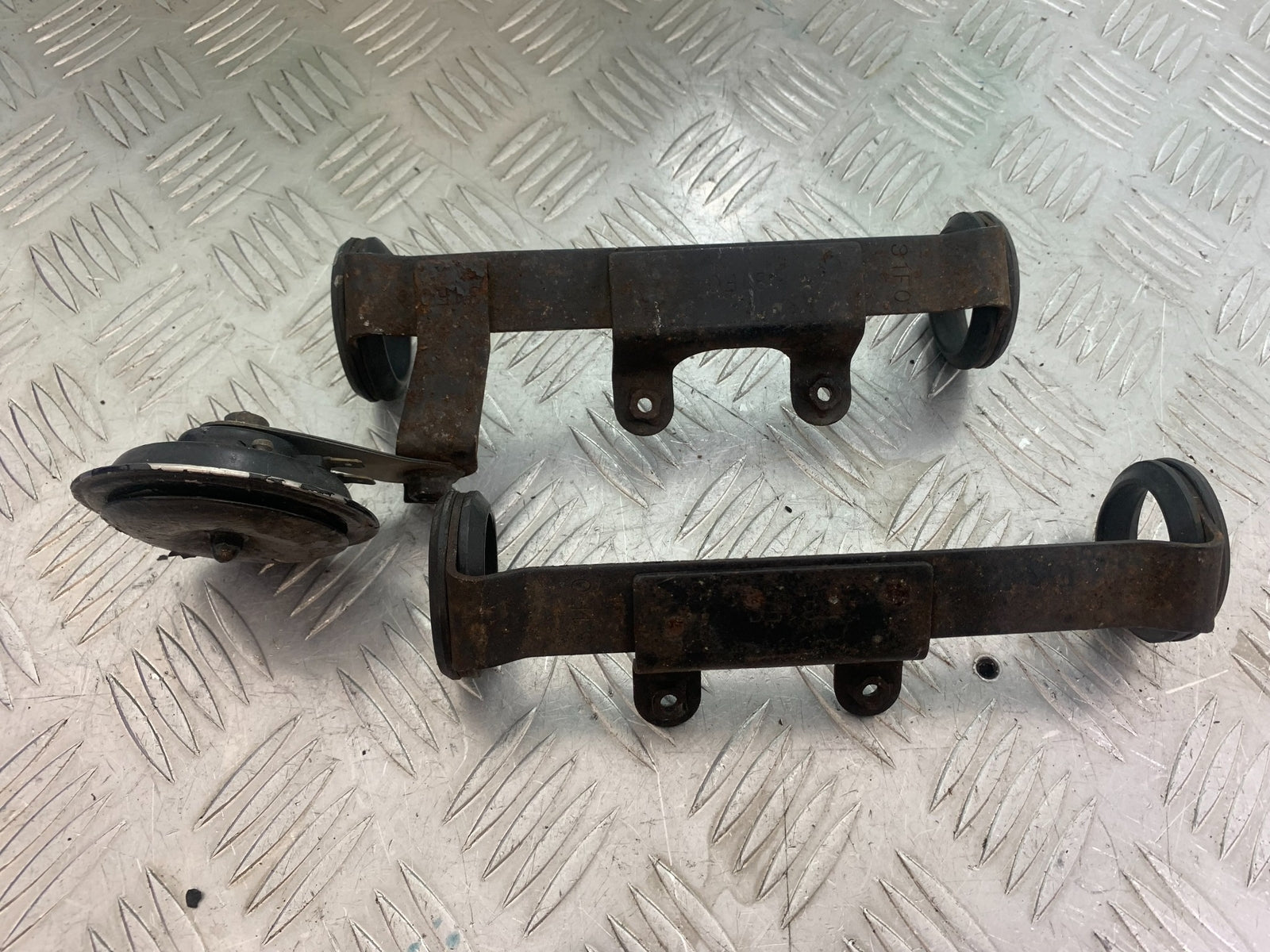 SUZUKI GSF600 GSF 600 BANDIT HEADLIGHT BRACKETS  YEAR 2001-2003 (CMB1157)