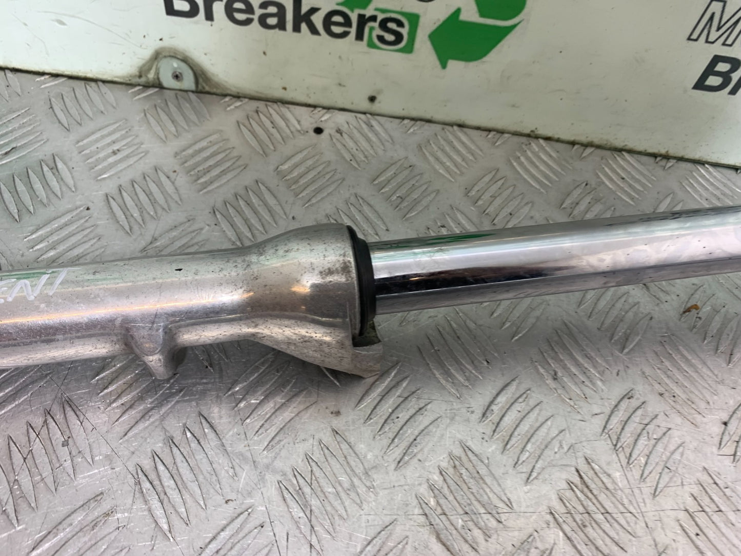 HONDA VT700 VT 700 SHADOW LEFT FORK (BENT)  YEAR 1984-85 (CMB1328)