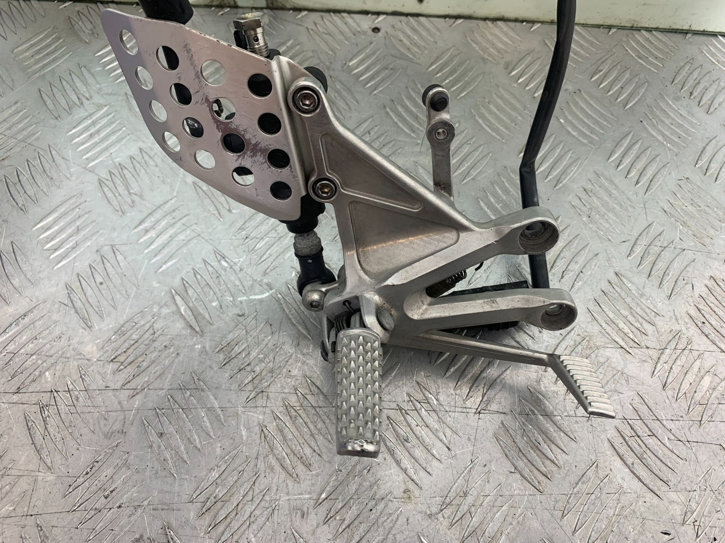 HONDA CBR1000 rr FIREBLADE FRONT RIGHT HANGER   YEAR 2006 (CMB1220)