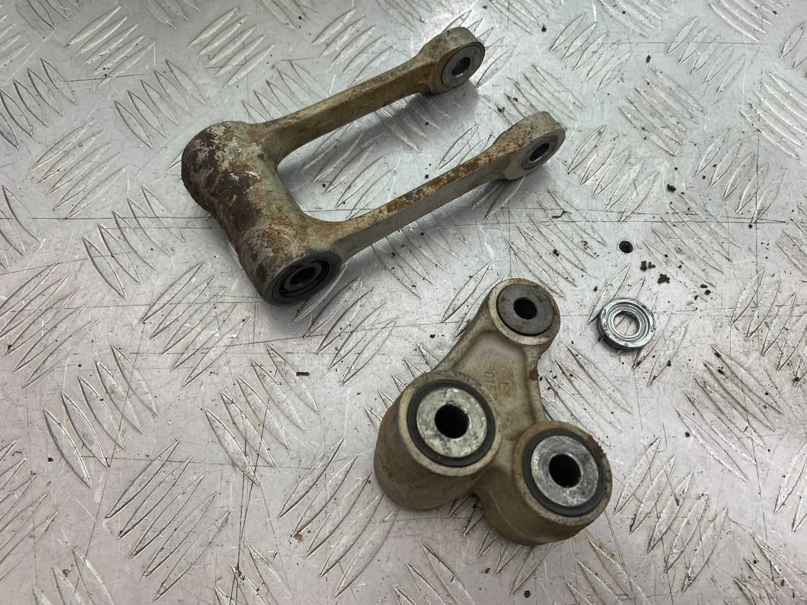 KAWASAKI KXF450 KXF 450 REAR SHOCK LINKAGE  YEAR 2013 CMB1217)