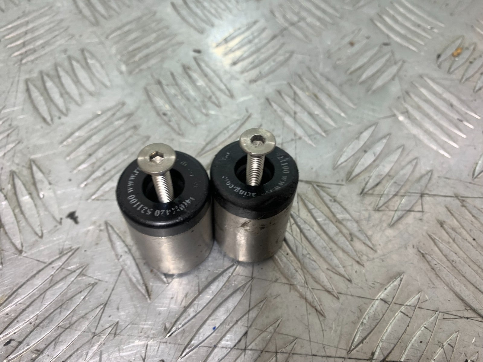 TRIUMPH 1050 SPRINT ST BAR END WEIGTHS   2004-2007 (CMB1197)