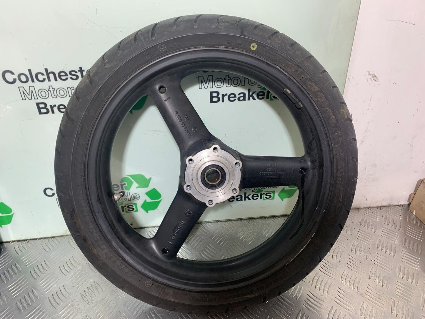 TRIUMPH 955i SPRINT ST FRONT WHEEL  YEAR 1999-2004 (CMB1124)