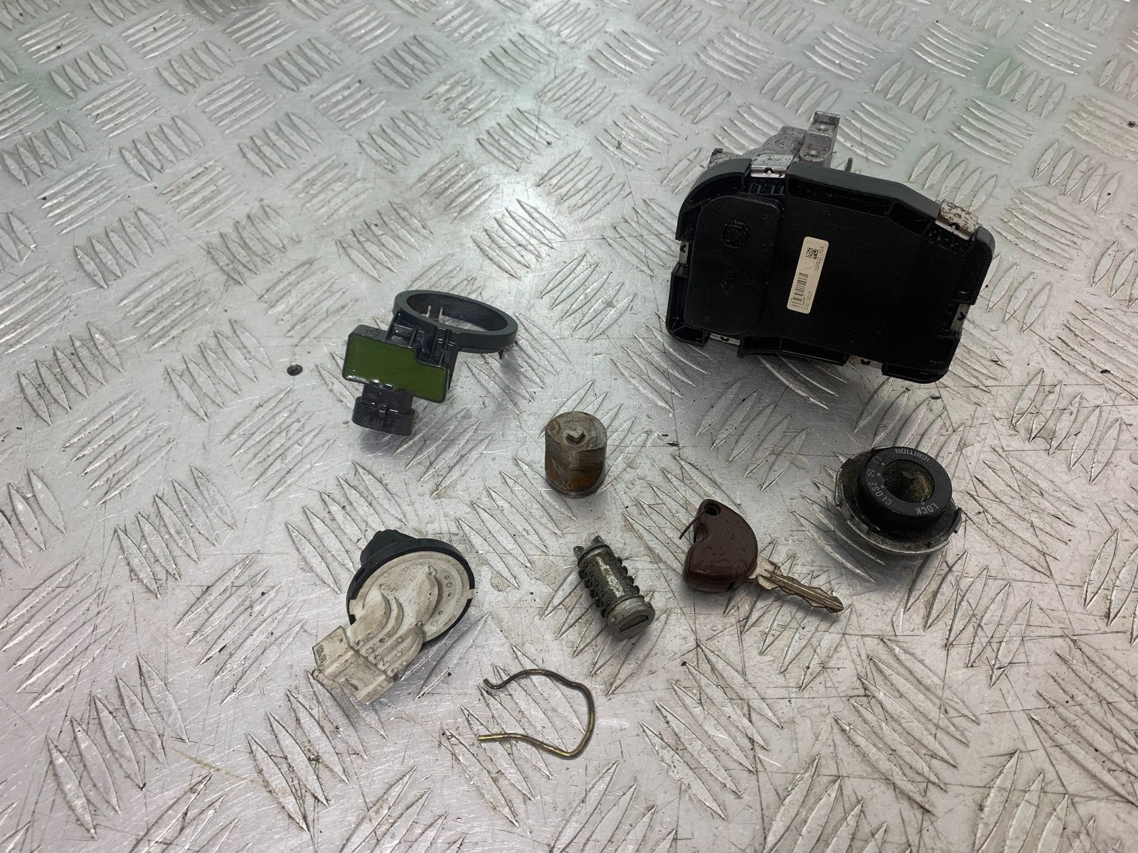 PIAGGIO VESPA GTS 125 ECU LOCK KEY  YEAR 2009-2014  (CMB1261)