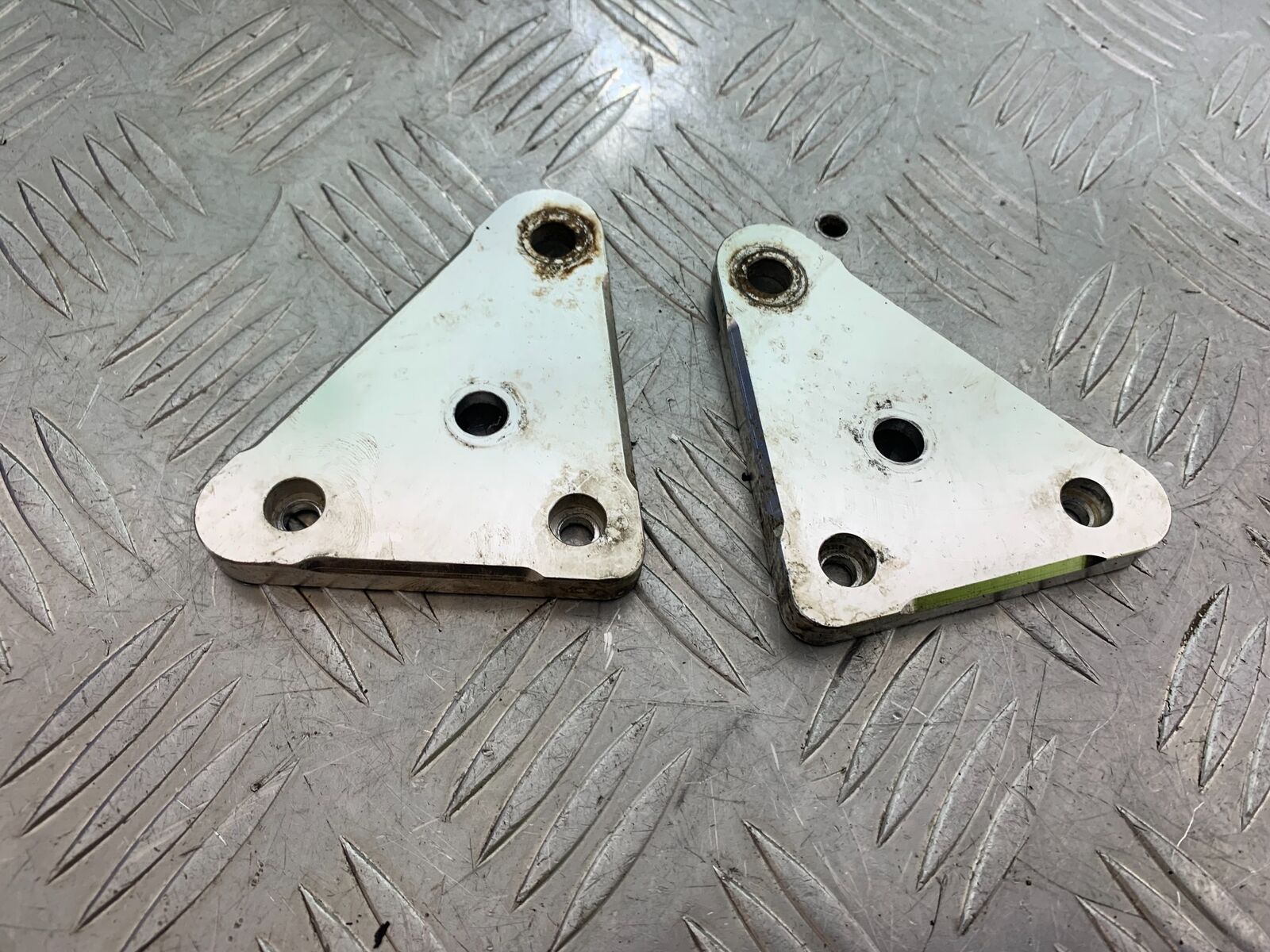 MUTT GT-SS 125 HEADLIGHT BRACKETS  YEAR 2020- 2024 (CMB1085)