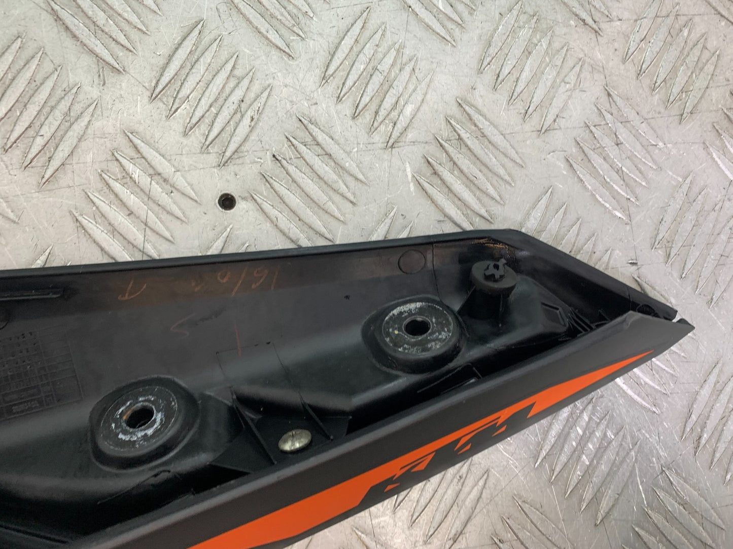 KTM DUKE 125 LEFT SEAT PANEL YEAR 2017-2022 (CMB1274)