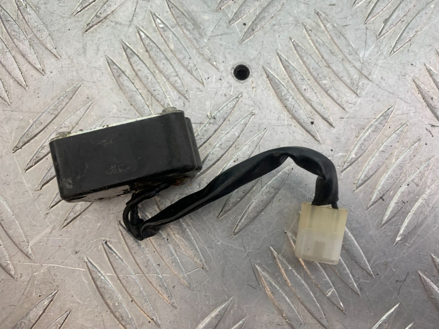 YAMAHA XS1100 MIDNIGHT SPECIAL 2 PIN RELAY YEAR 1980-1982 (CMB1122)