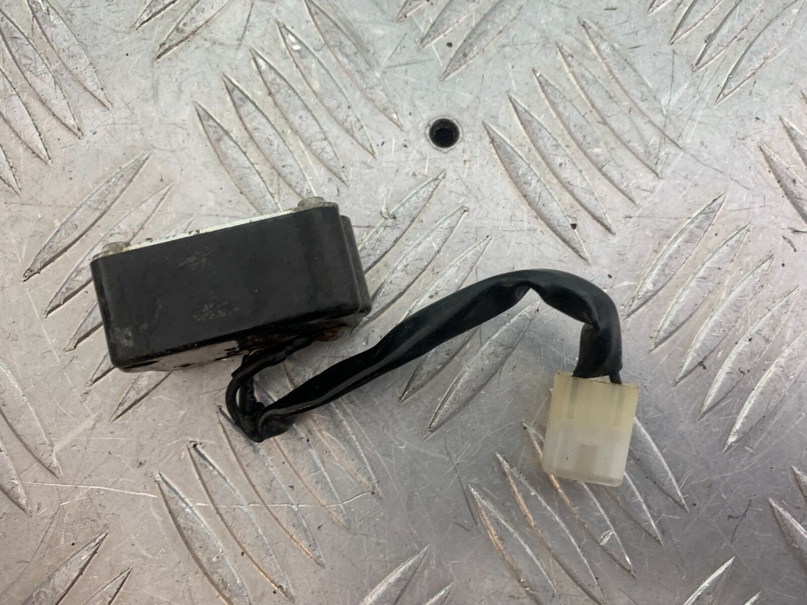 YAMAHA XS1100 MIDNIGHT SPECIAL 2 PIN RELAY YEAR 1980-1982 (CMB1122)