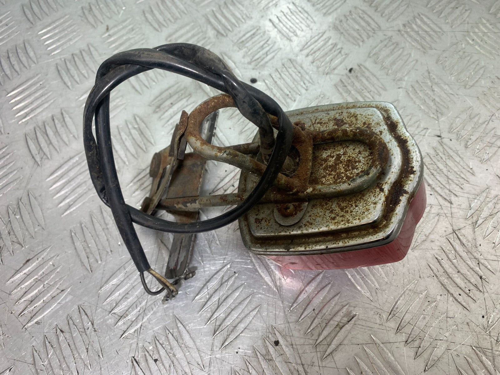 SUZUKI GP100 GP 100 REAR LIGHT    YEAR 1978-1988 (CMB1259)