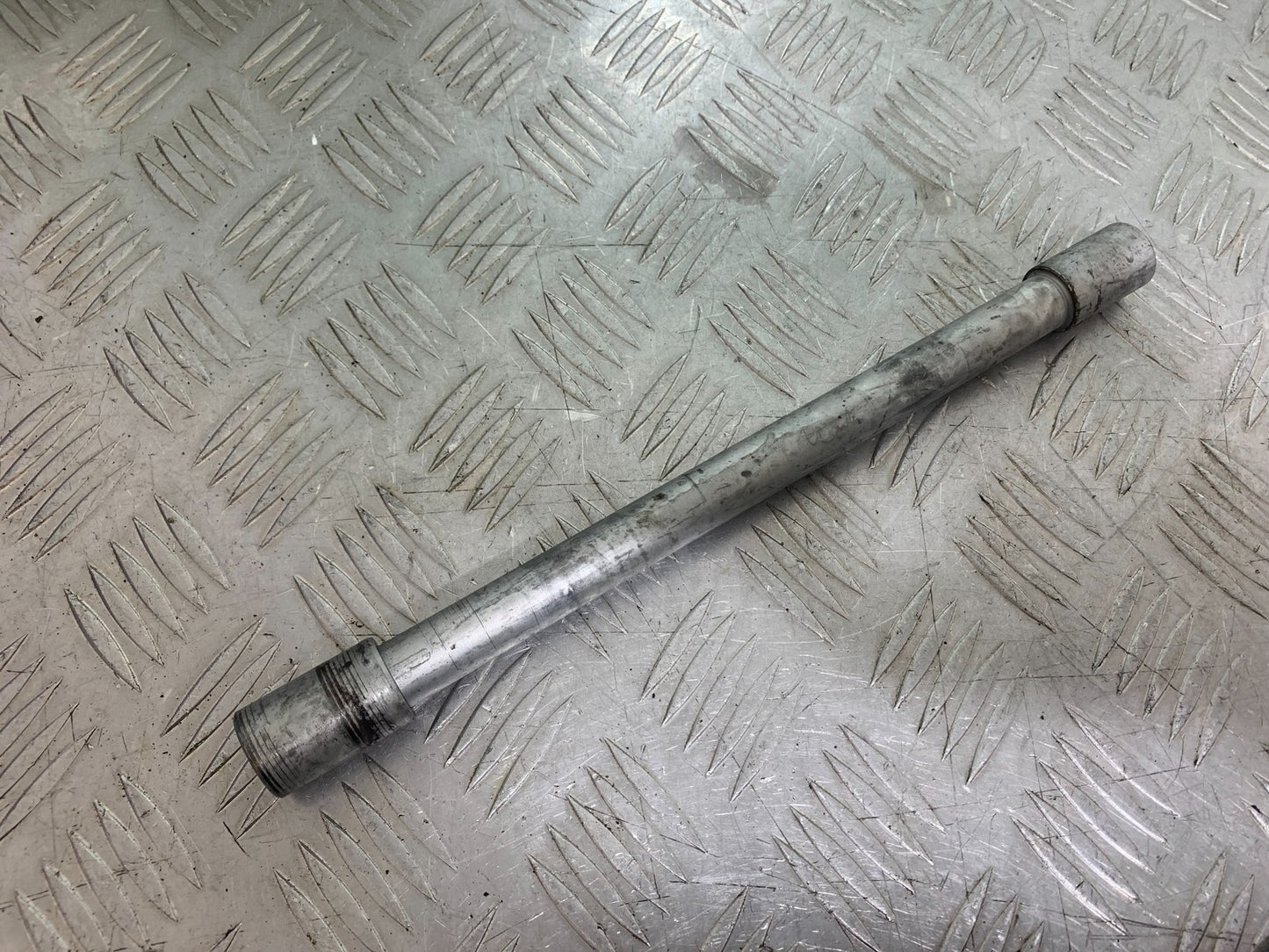 HONDA CBR600 CBR 600 RR SWINGARM SPINDLE   YEAR 2003-2004 CMB1173)