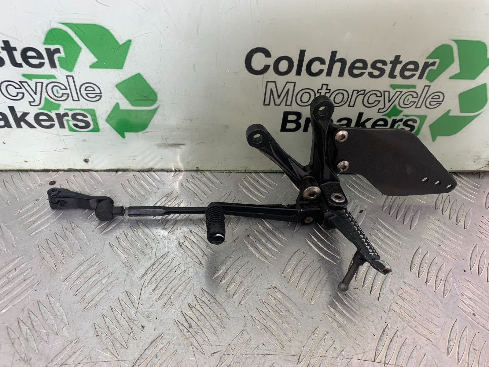 KAWASAKI ZX10R ZX10 R FRONT LEFT HANGER   2008-2010 (CMB1206)
