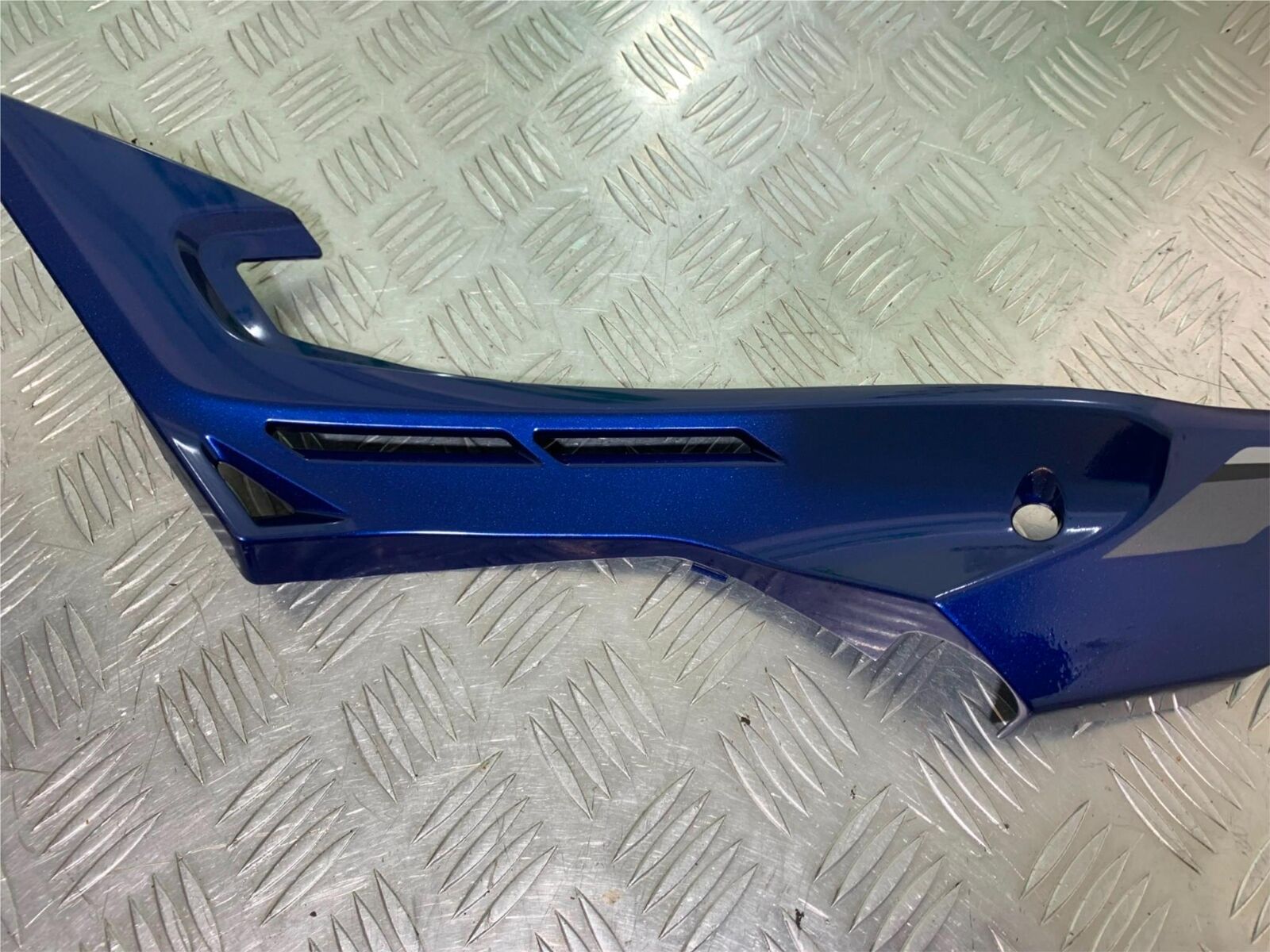 HONDA CB650F CB 650 FA-E LEFT SEAT PANEL  YEAR 2014-2017 (CMB1065)