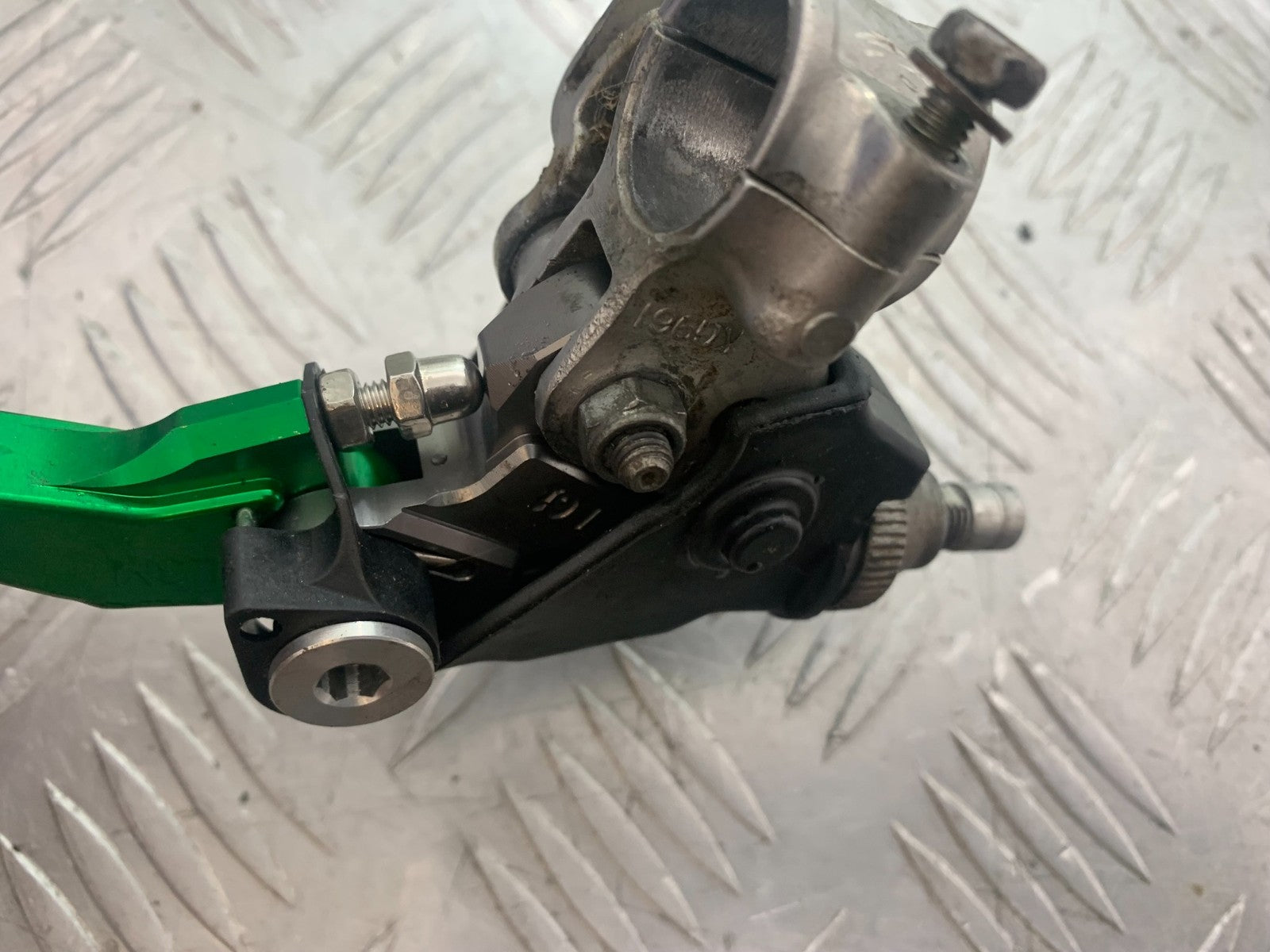 KAWASAKI KXF250 KXF 250 CLUTCH LEVER AND BRACKET   YEAR 2006-2008 (CMB1309)