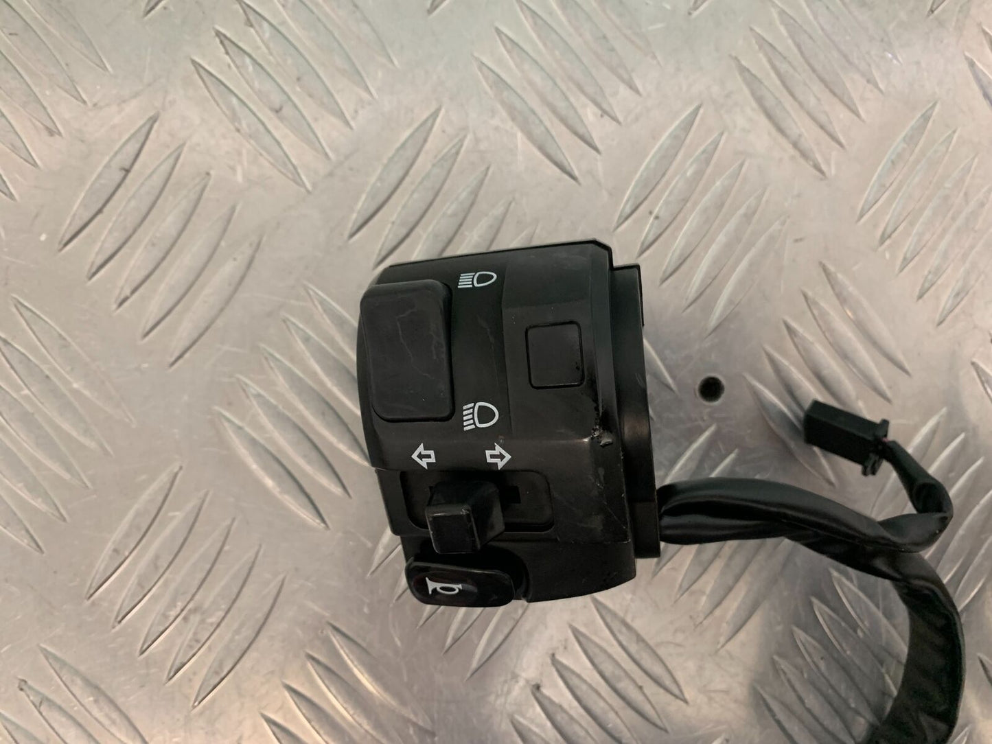 KAWASAKI NINJA 250 SL LEFT SWITCH GEAR   YEAR 2015-2017 (STOCK 983)
