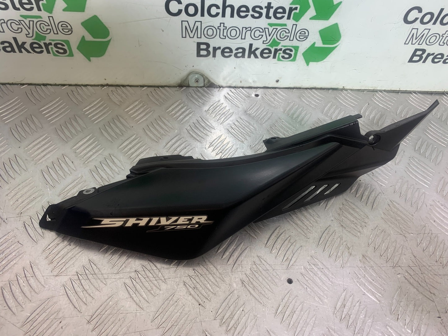 APRILIA SL750 SL 750 SHIVER RIGHT SEAT PANEL   YEAR 2008-2016 (CMB1242)