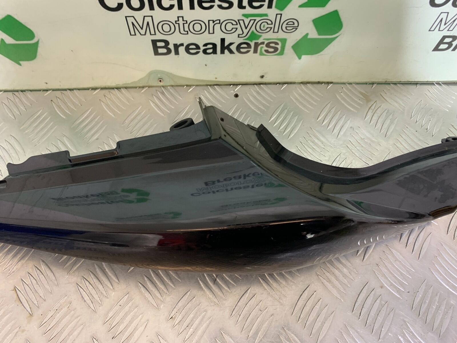 SUZUKI SV650 SV 650 RIGHT SEAT PANEL  YEAR 2003-2006 (CMB1014)
