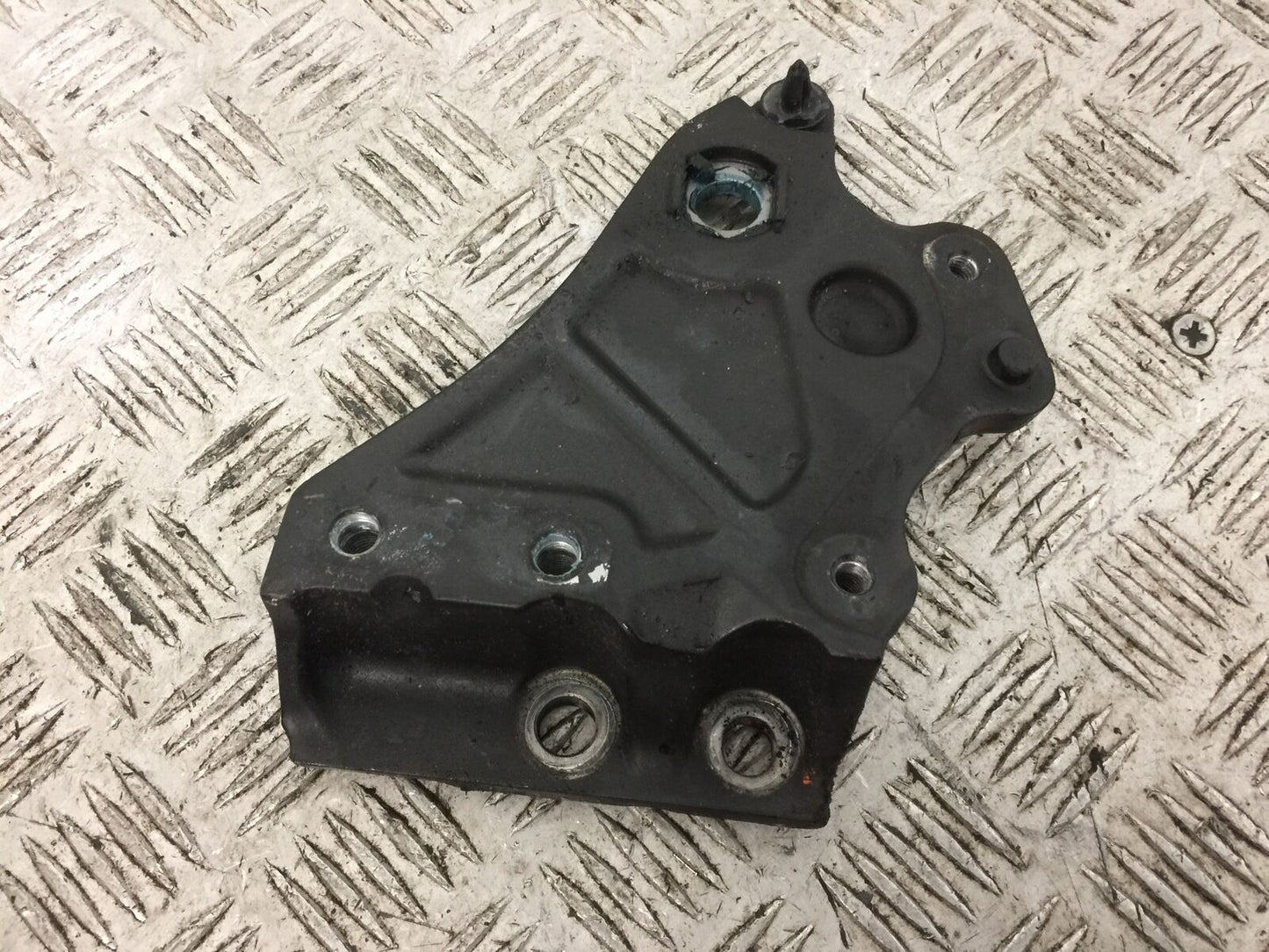 YAMAHA MT07 MT-07 LEFT HANGER MOUNT YEAR 2019 (STOCK 784)