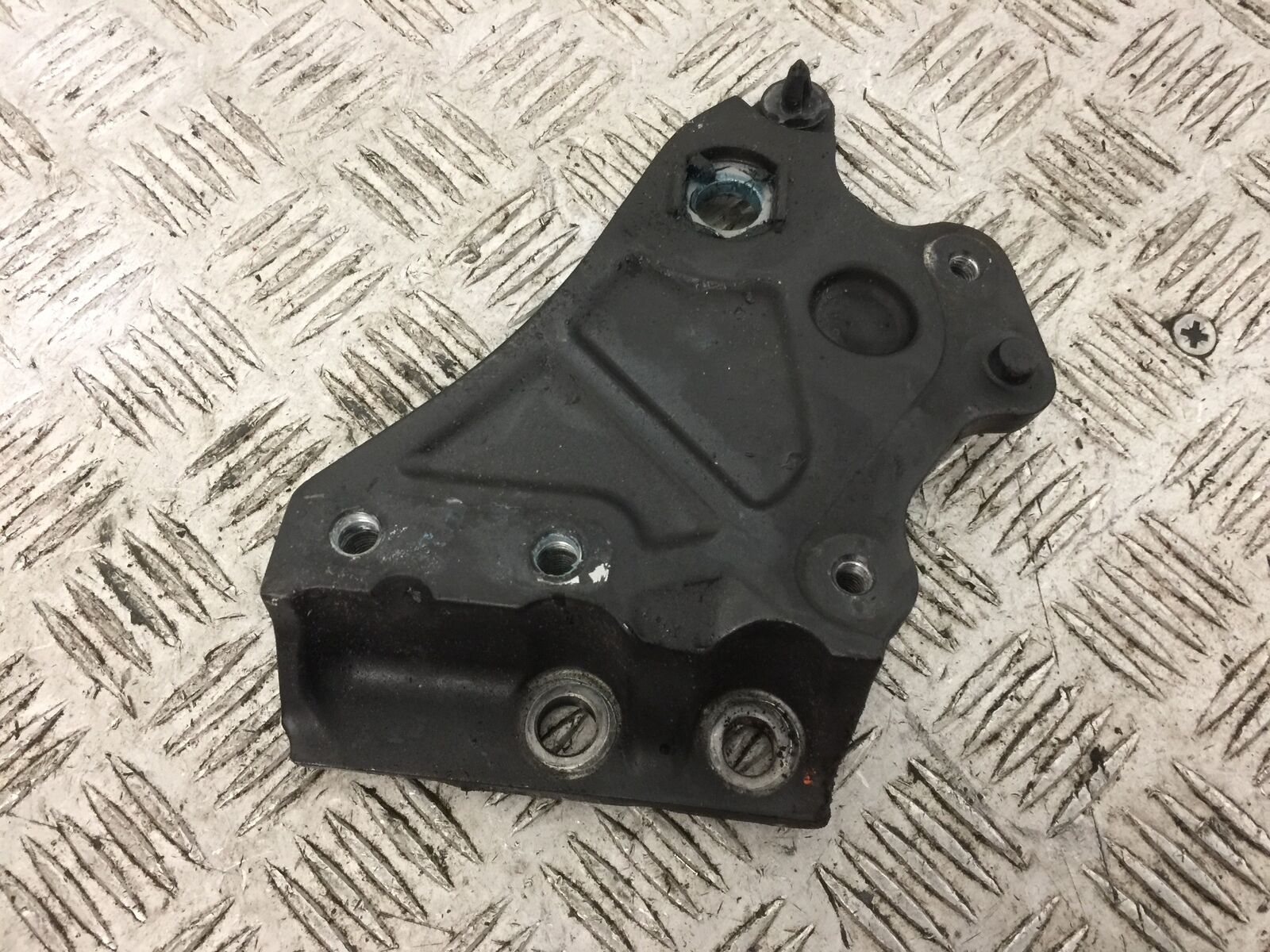 YAMAHA MT07 MT-07 LEFT HANGER MOUNT YEAR 2019 (STOCK 784)