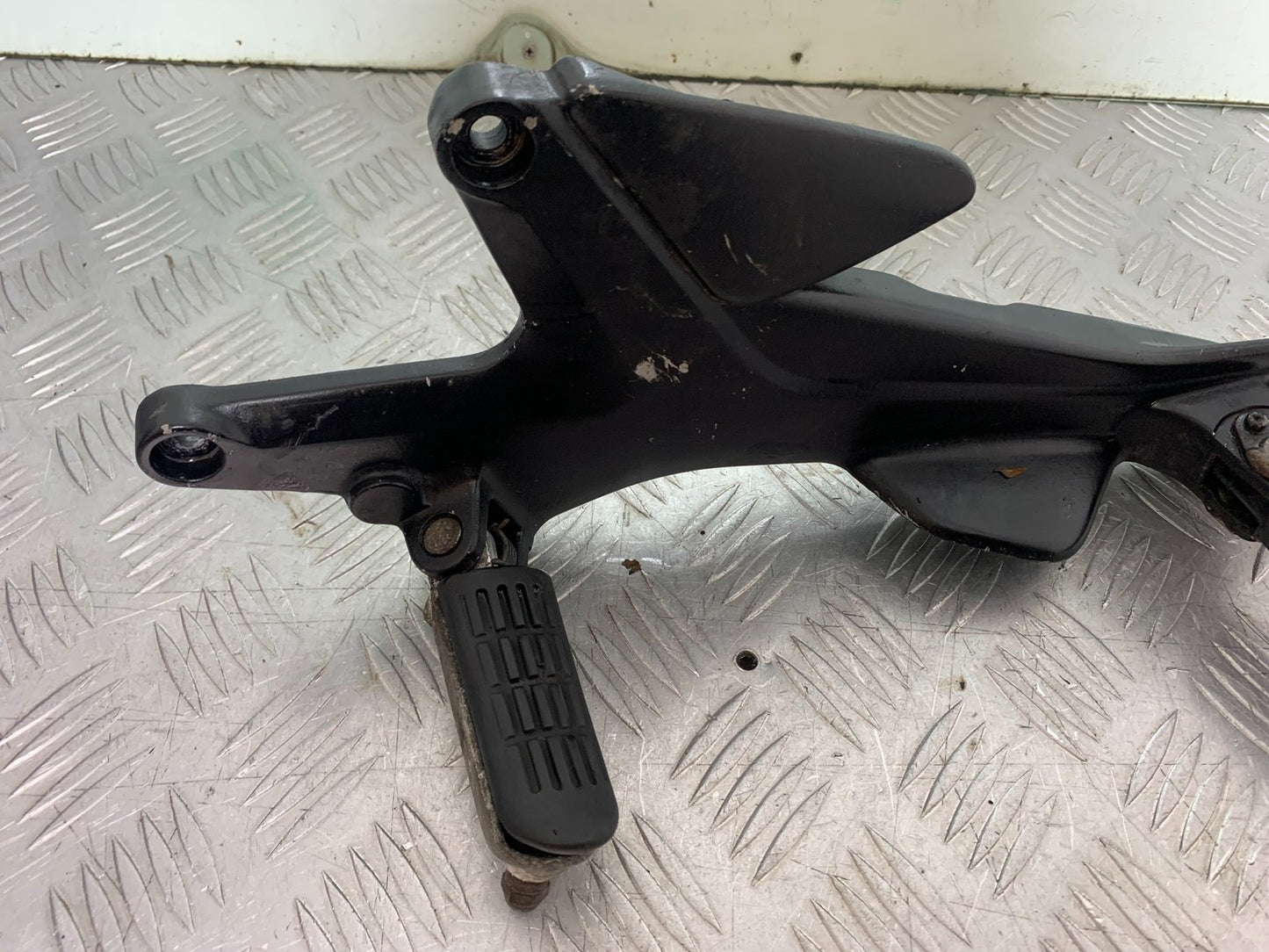 HONDA CBF600 CBF 600 FRONT LEFT HANGER  YEAR 2004 -07 (CMB1247)