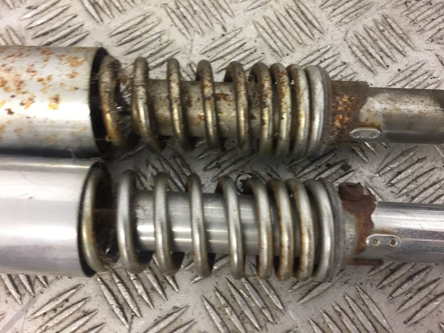 SUZUKI GN125 GN 125 REAR SHOCKS  YEAR 1994-1999 (STOCK 496)