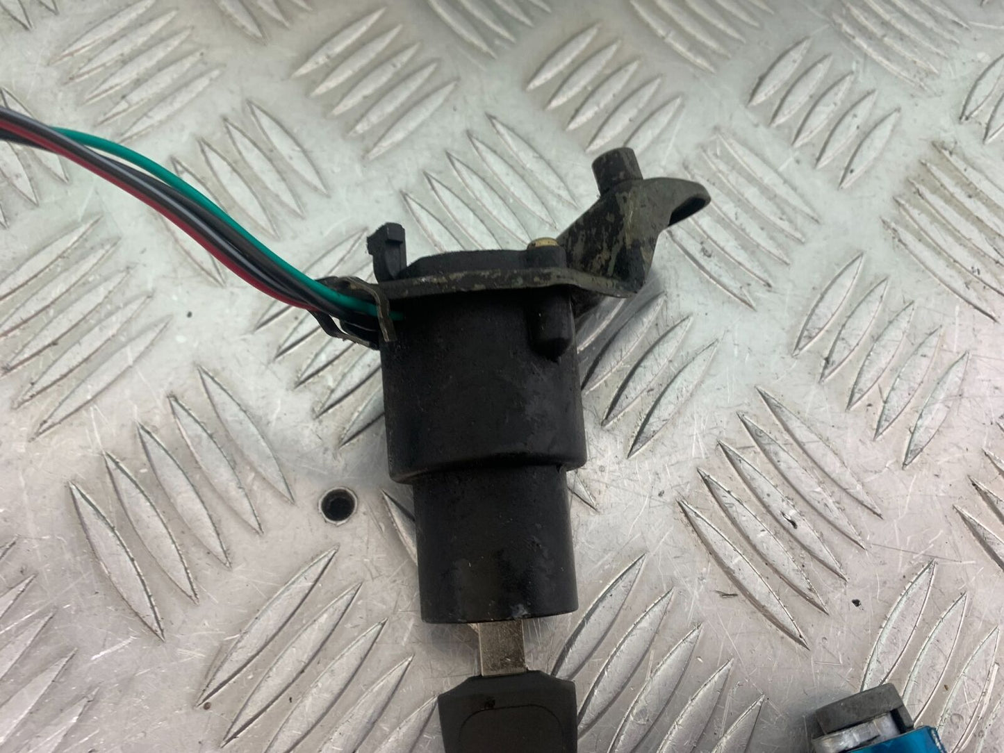 YAMAHA XV535 XV 535 VIRAGO LOCKS AND KEY  YEAR 1994-02 (CMB1044)