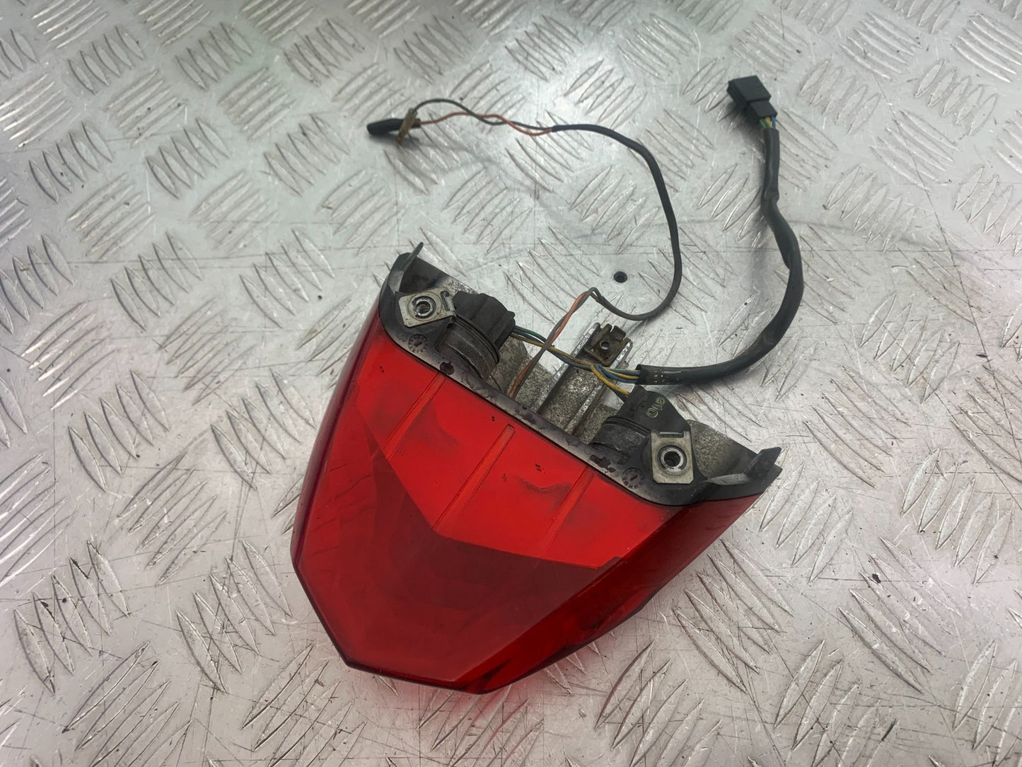 APRILIA SL750 SL 750 SHIVER REAR LIGHT YEAR 2008-2016 (CMB1242)