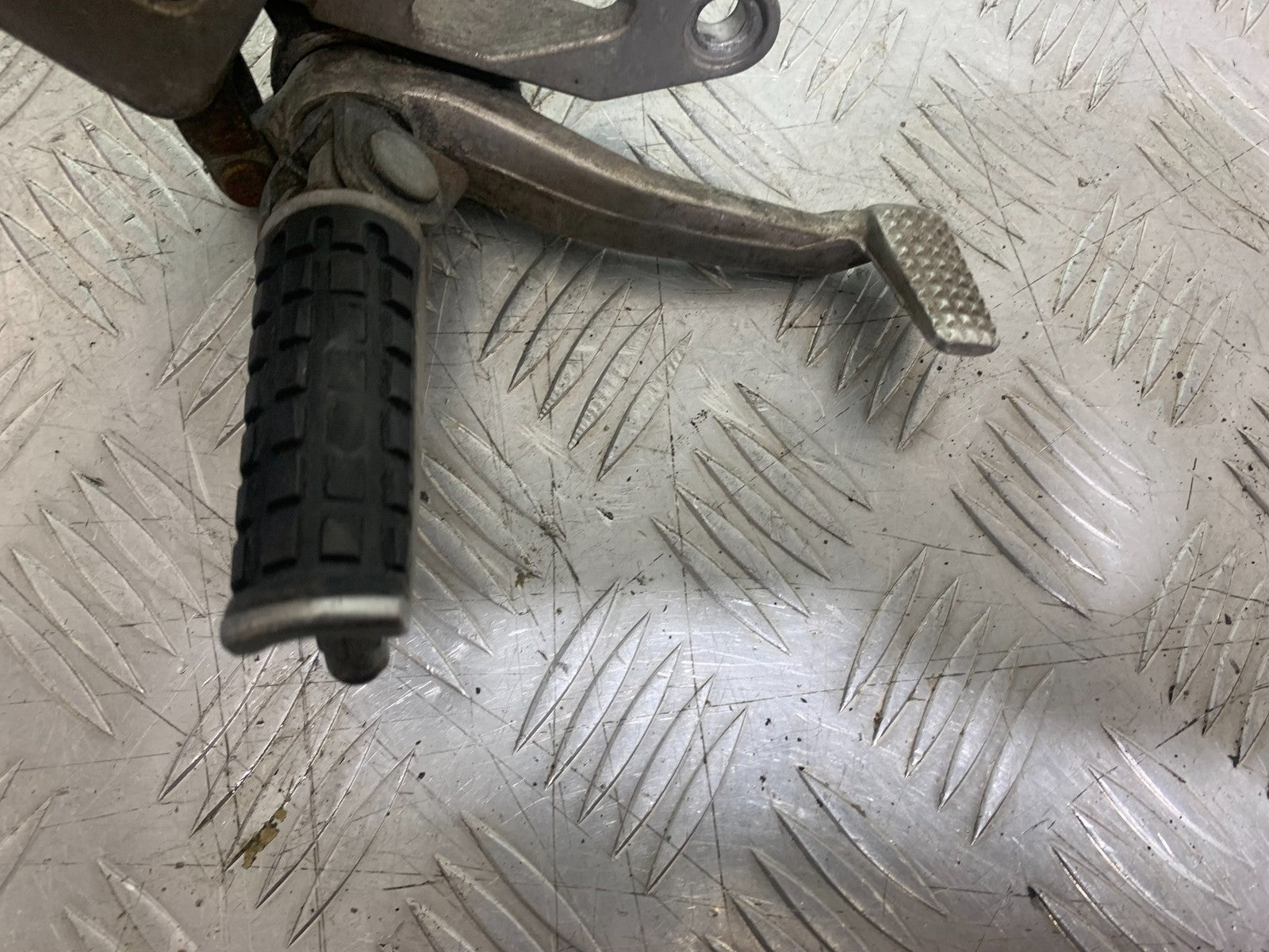 KAWASAKI ZX6R ZX6 F FRONT RIGHT HANGER  YEAR 1995-1997 (CMB1169)