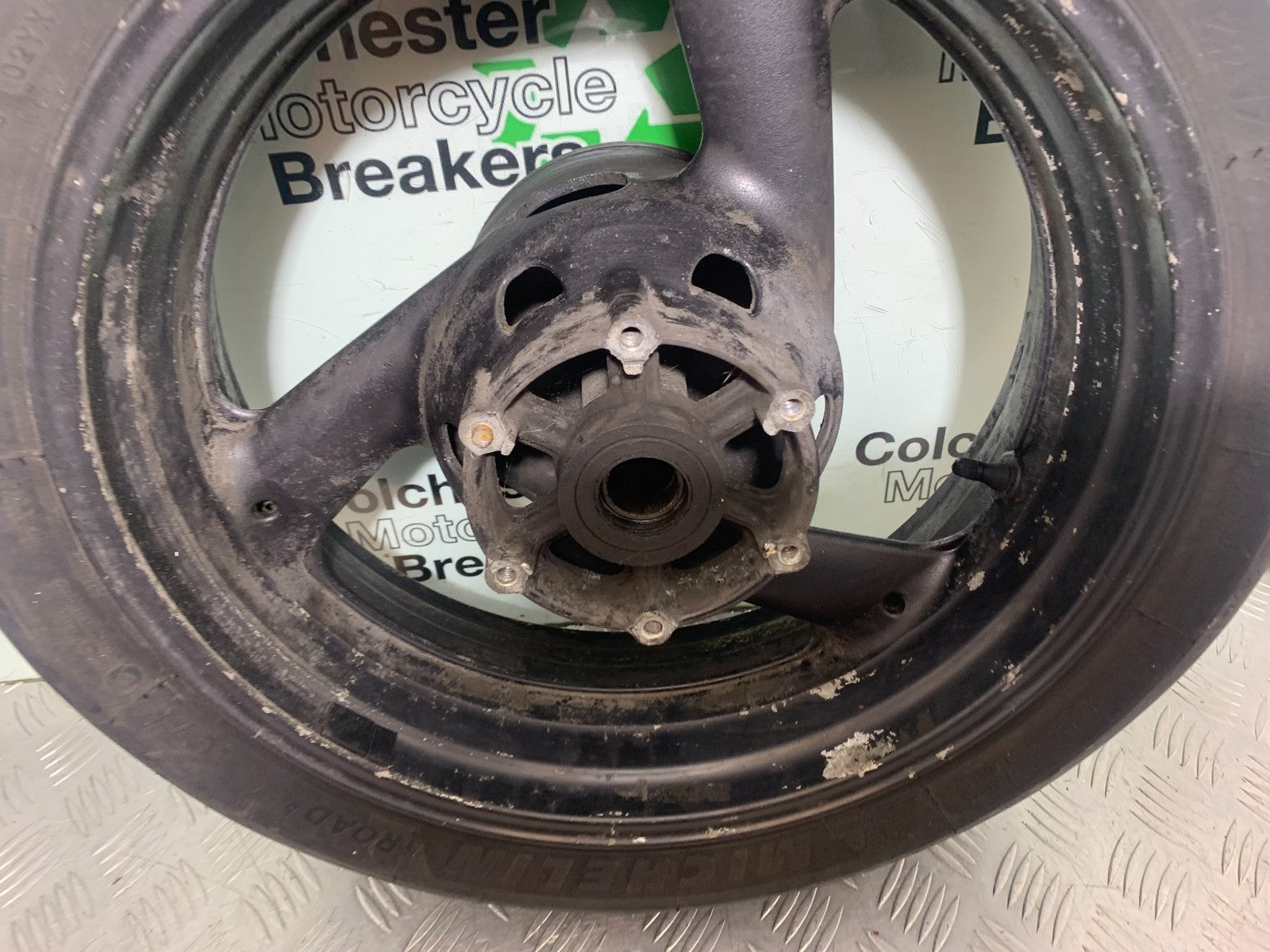 YAMAHA YZF1000 THUNDERACE REAR WHEEL (GOOD TYRE) YEAR 1997-2000 (CMB1204)