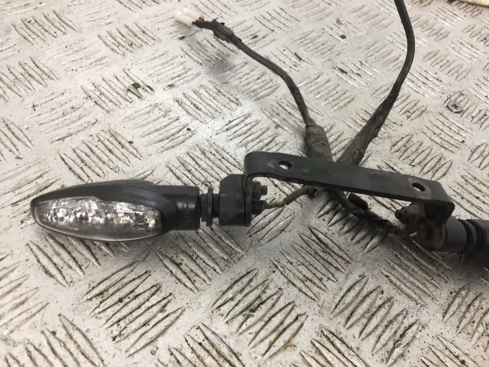 TRIUMPH 900 STREET SCRAMBLER REAR INDICATORS  YEAR 2018 (STOCK 896)