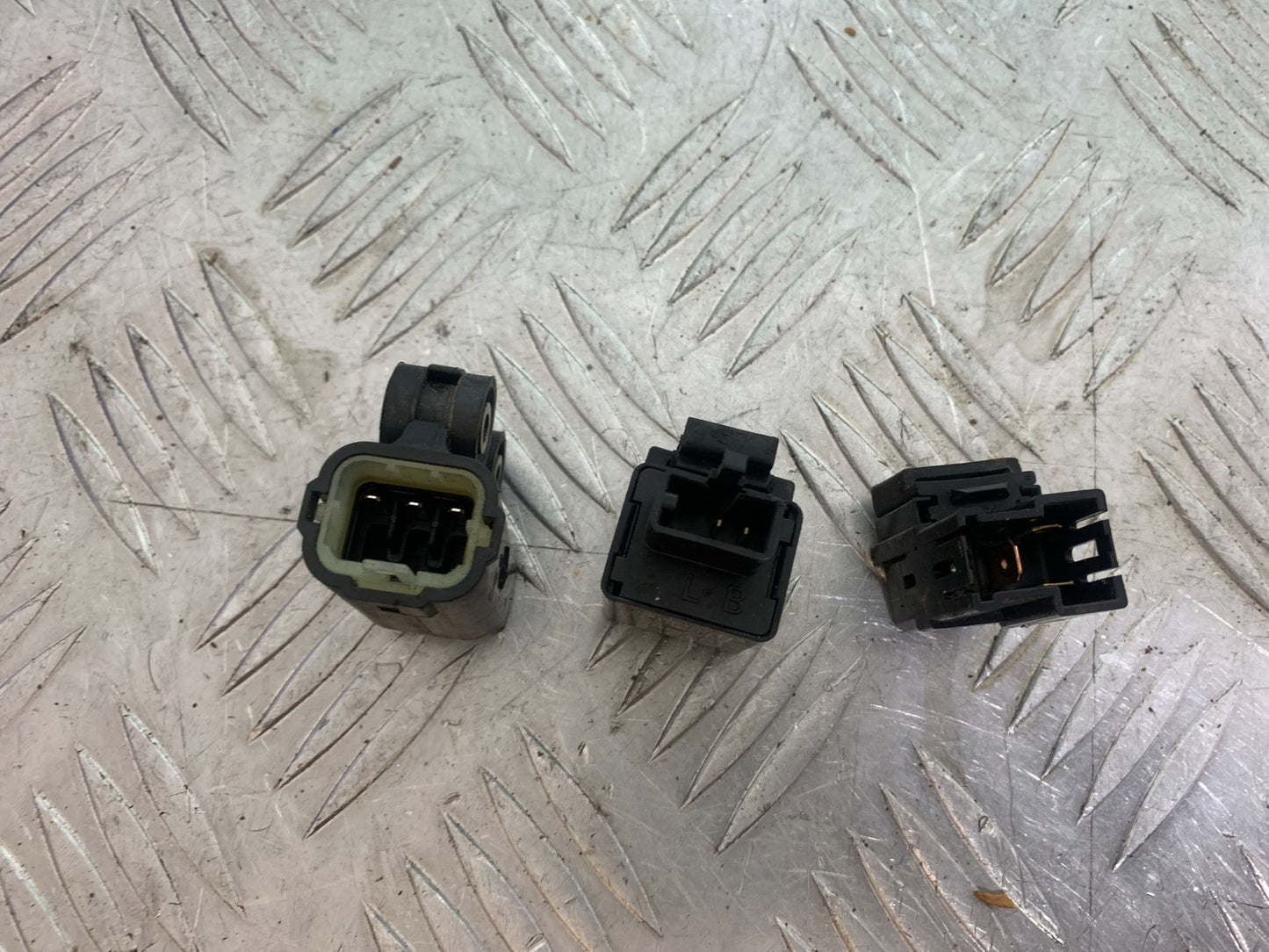 YAMAHA YZF R1 RELAYS YEAR 2004-2006 (CMB1155)