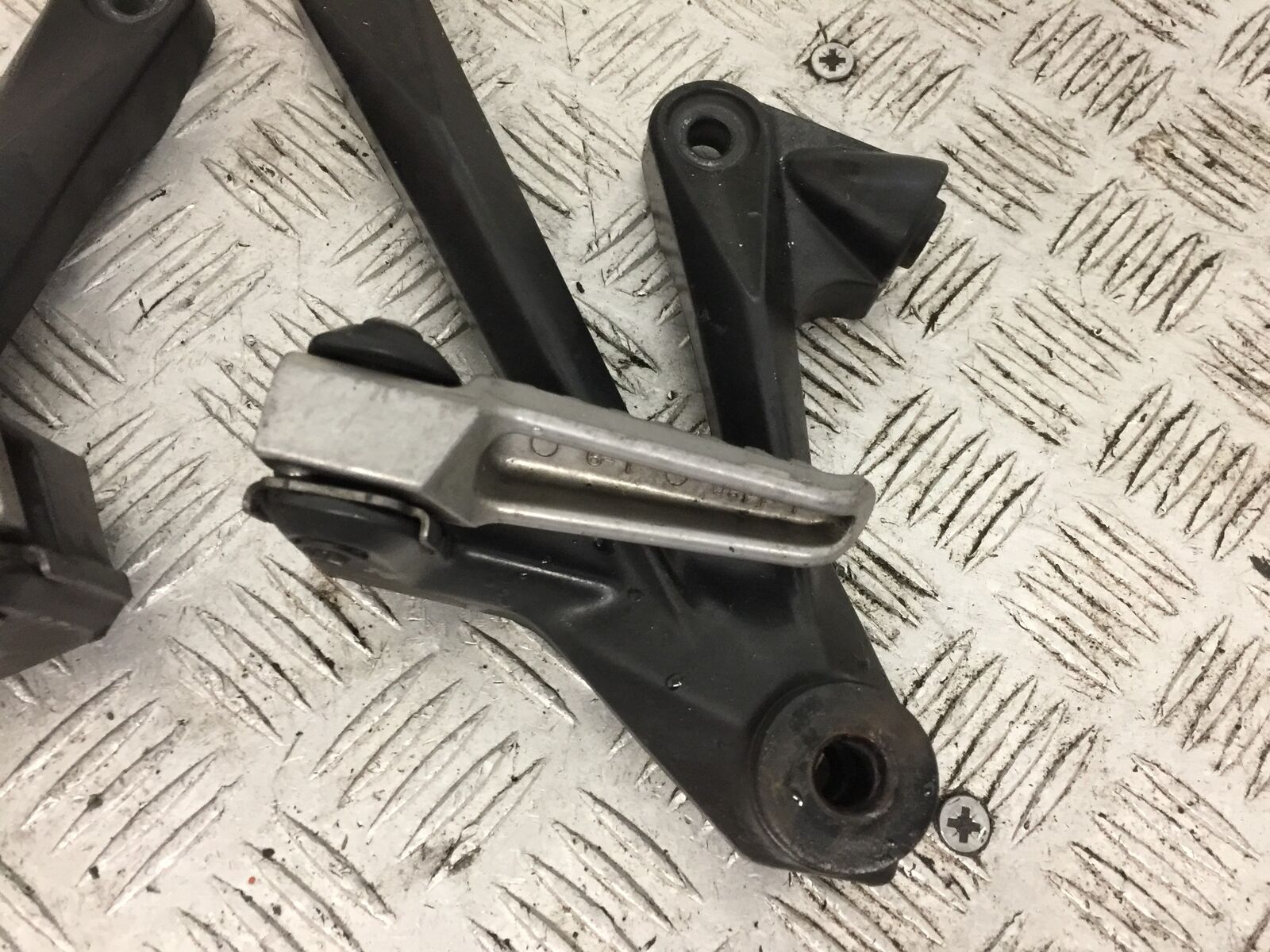 KAWASAKI ZZR1400 ZZR 1400 REAR HANGER AND PEGS  YEAR 2011 (STOCK 802)